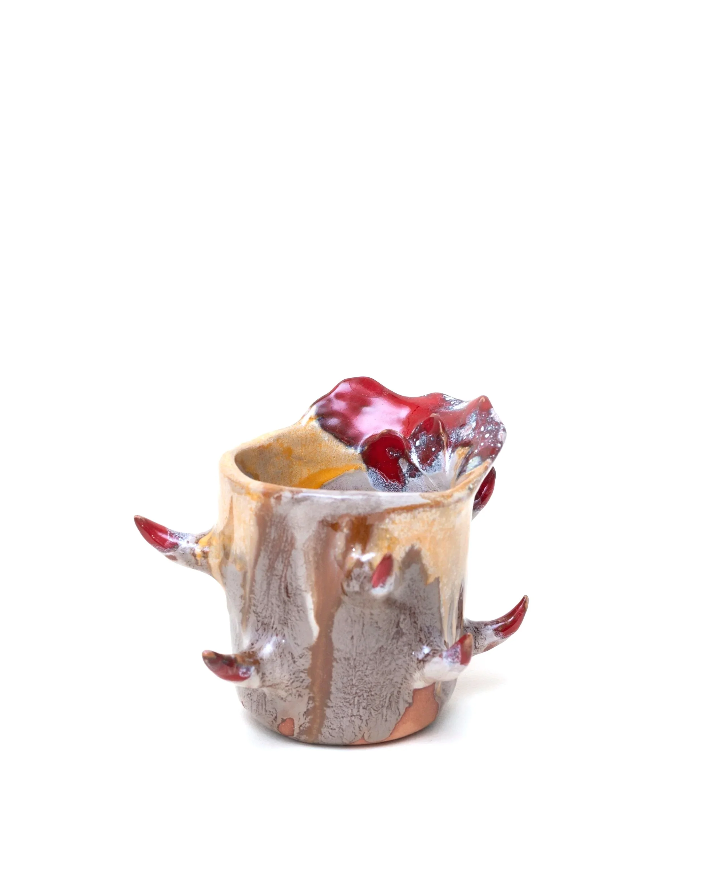 Tazza artigianale in ceramica, design contemporaneo, spine, colore variegato, rosso e beige