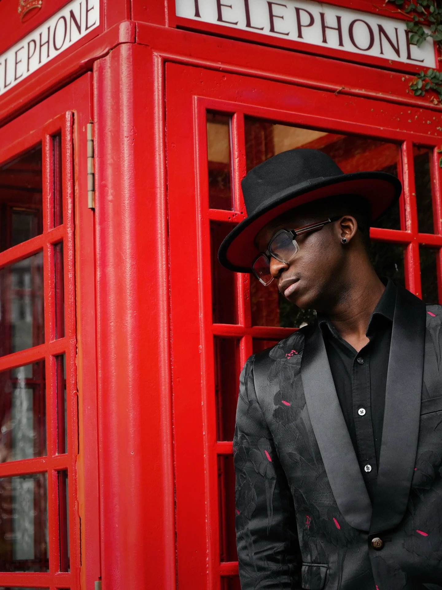 Dialed into my main character era 📞🔥
If the moment calls, I answer.
&bull;
&bull;
&bull;
&bull;
&bull;
&bull;
#portraitphotography
#fashionportrait
#creativeportrait
#visualstorytelling
#fashion