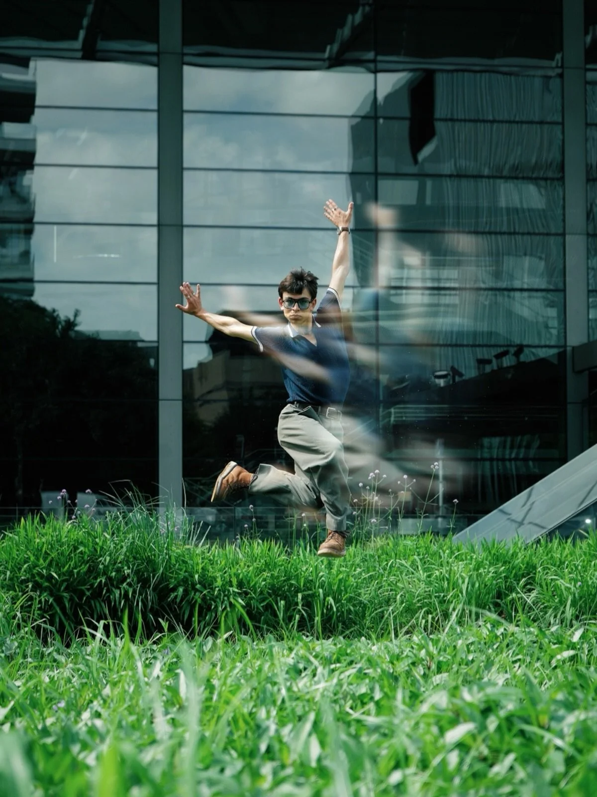 Breath lives in the pause&mdash;when you&rsquo;re not grounded, just gently held between where you&rsquo;ve been and where you&rsquo;re going. 
&bull;
Photographer: Michael Moore with MTJM Media
Model: @alemolinaalvarez 
&bull;
Schedule your session 