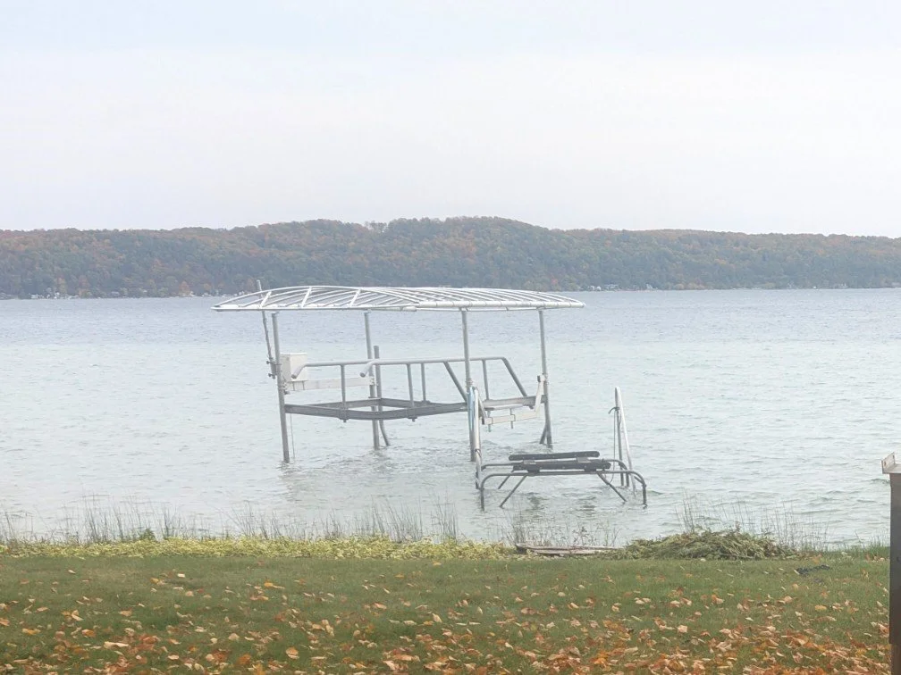 Boat hoist in the water platte lake