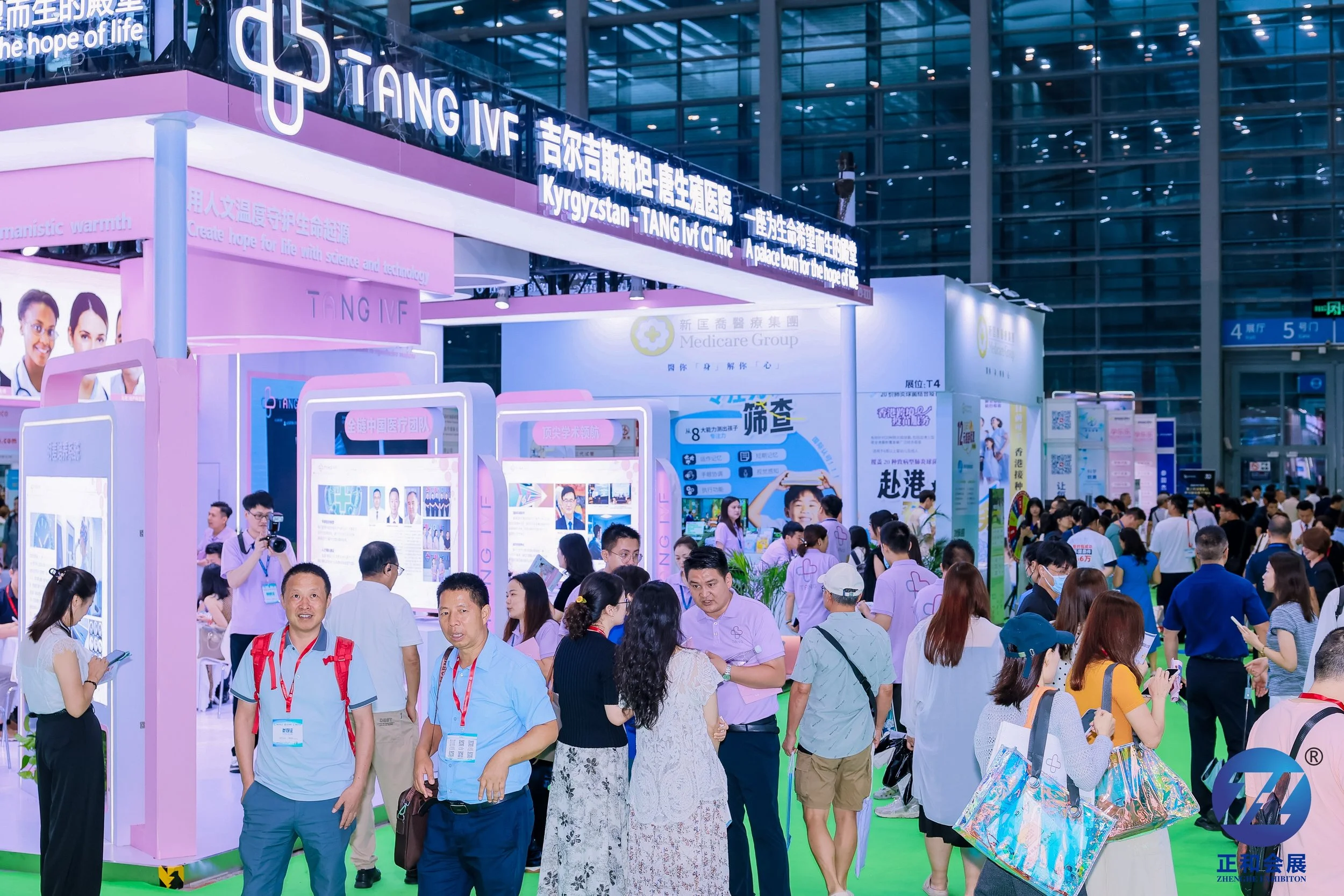 a lot of visitors in front of Tang IVF, giving PGT-A speech on the china international conference on assisted reproduction, cmtf2025