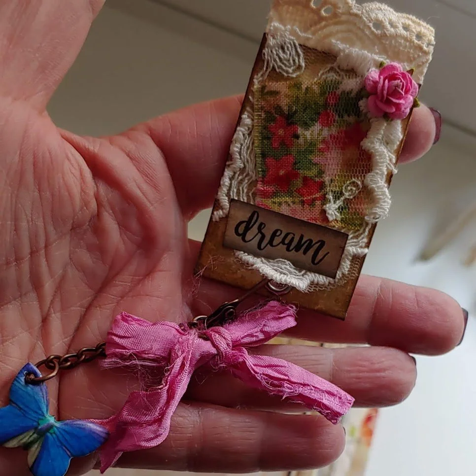 Show & Tell Junk Journal Pages, Pockets & Flips