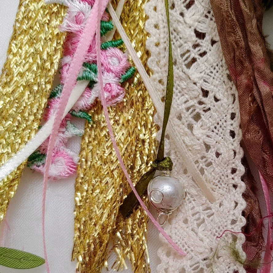 Video - Shabby Chic Spine Dangle - Sweet Rose Journal