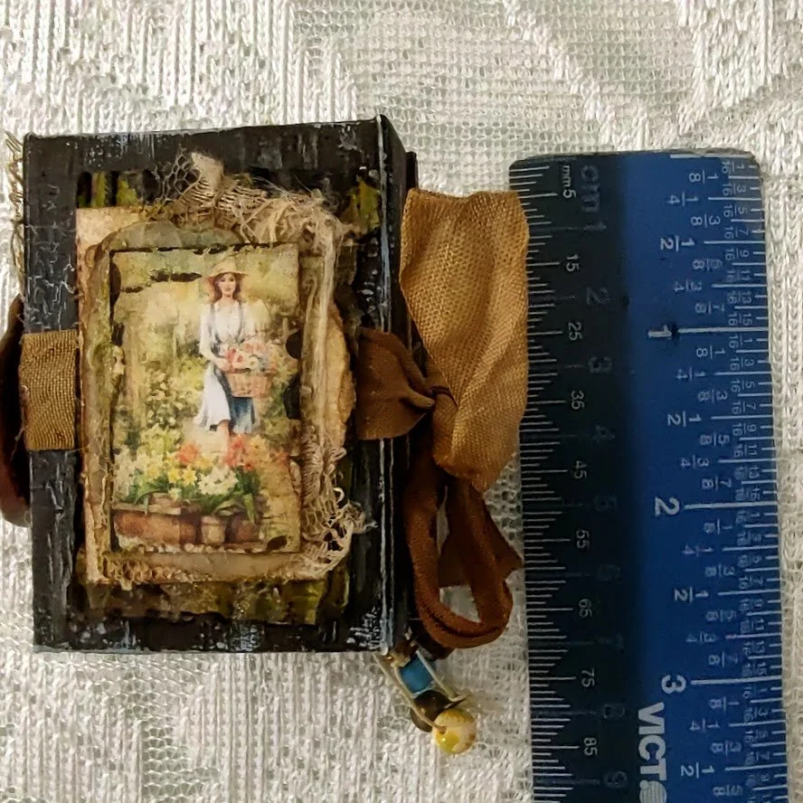 Video - Grungy Garden MINIATURE Journal - #journaljigsaw