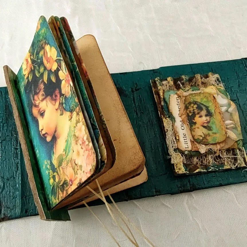 Video - Miniature 'Aviva' Lap Book - Part 2 - Hidden Spine &amp; Removable Topper