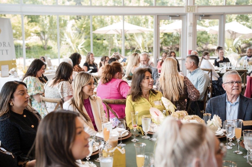 Photographer capturing conference attendees candid moments in Dallas.