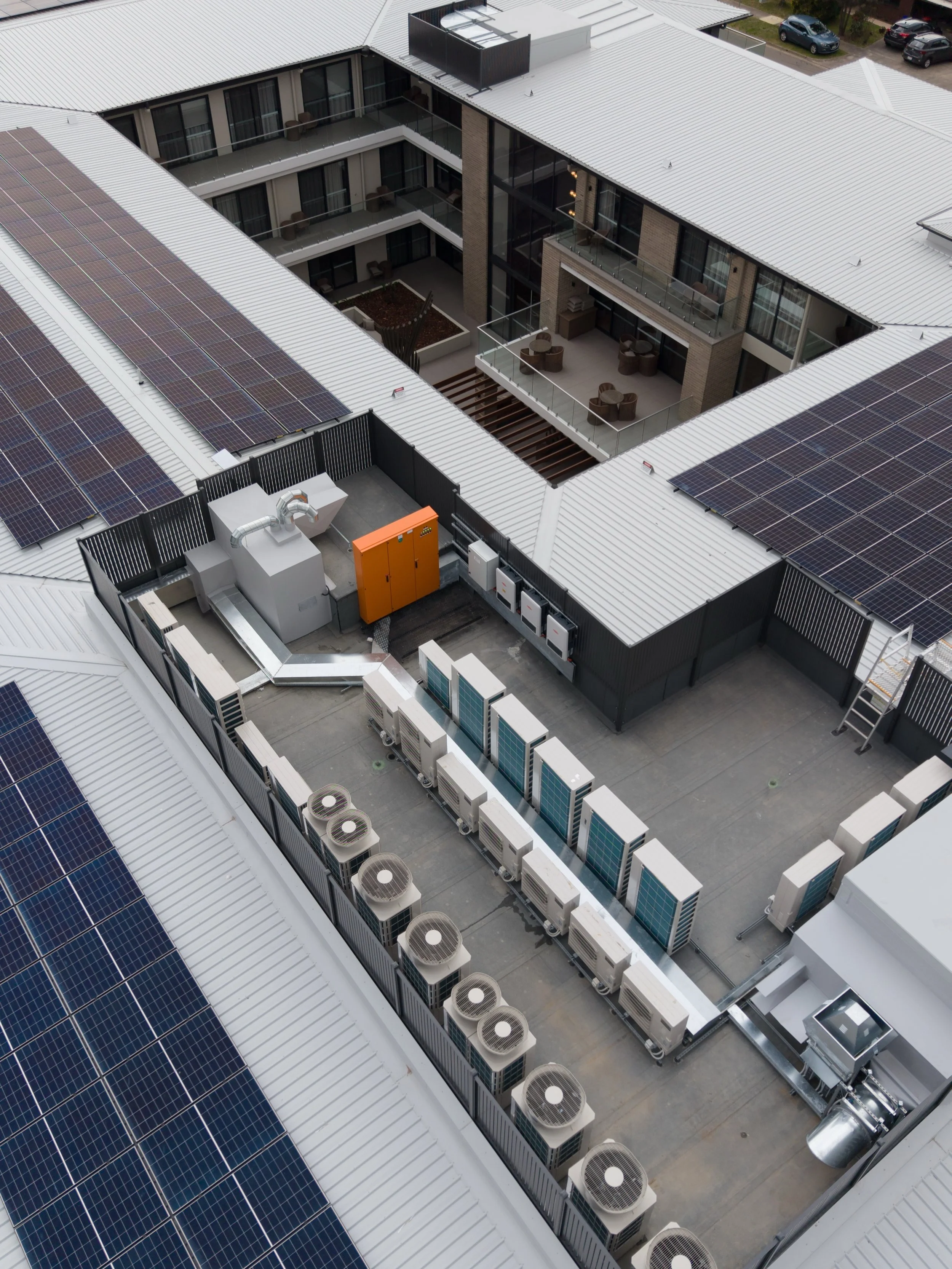 Final flight to showcase the finished project! 💯

#hvac #construction #progress #showcase #drone