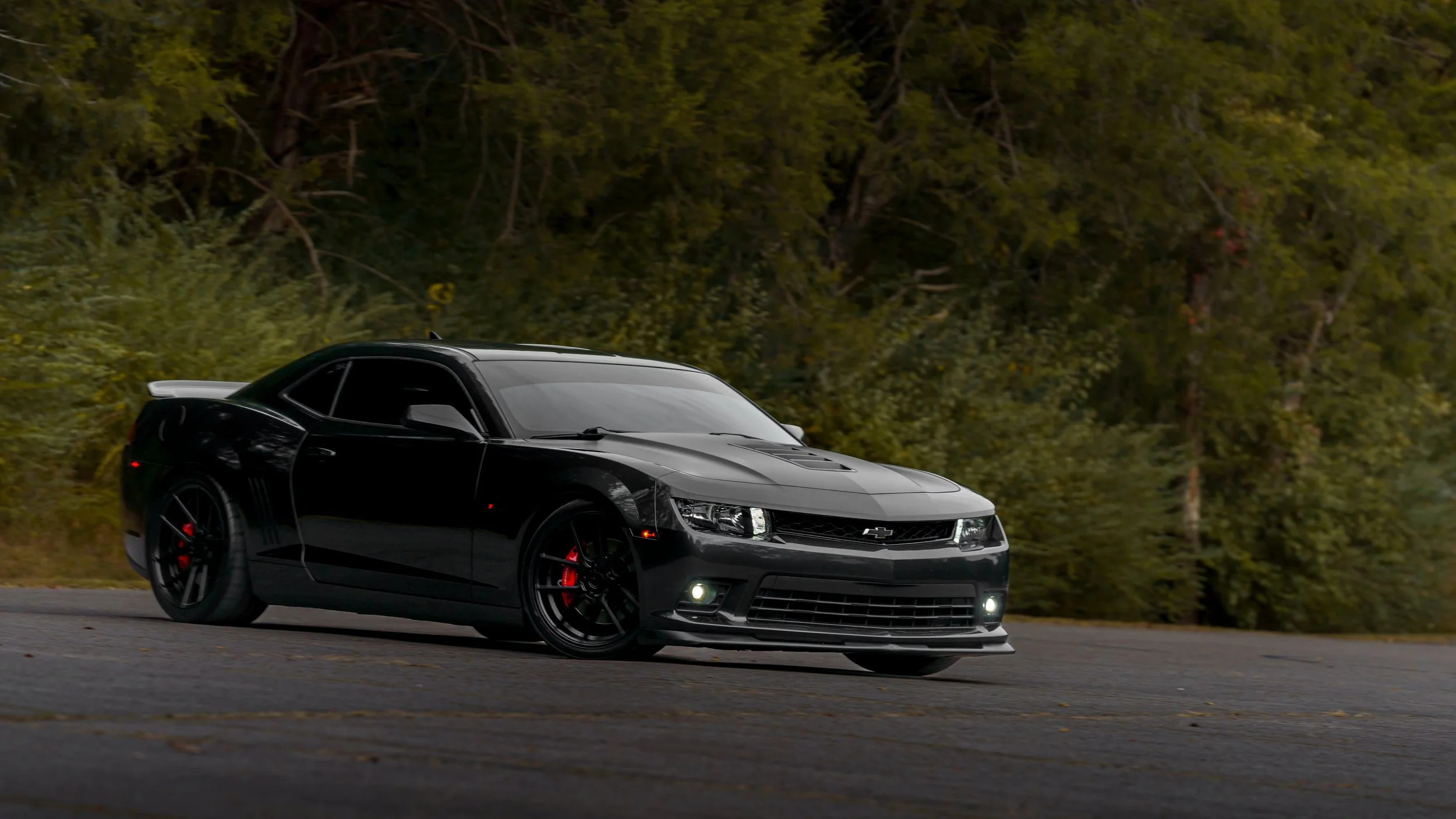 Side shot of a black Camaro 