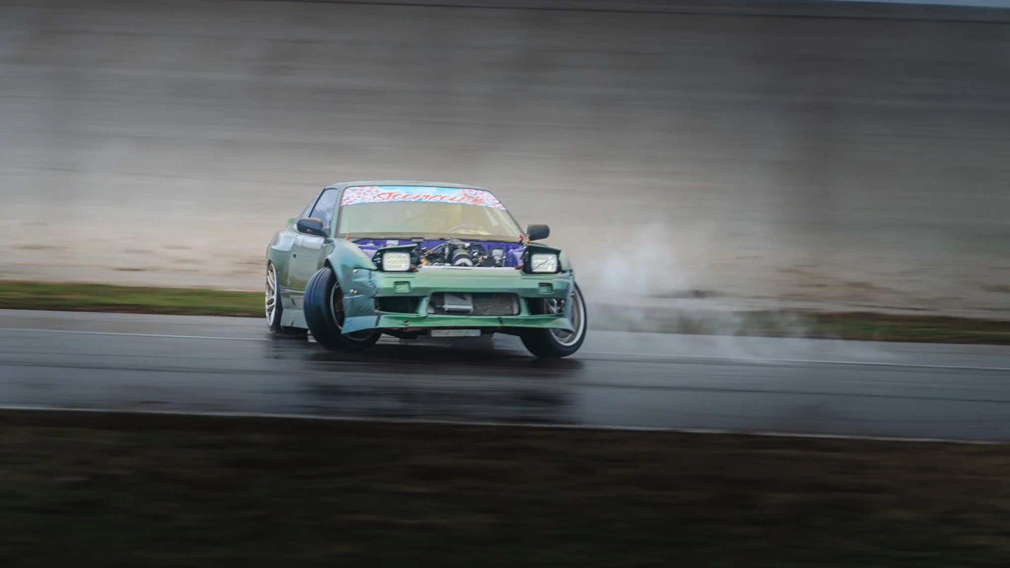 green 240sx s13 drifting at stoopicold