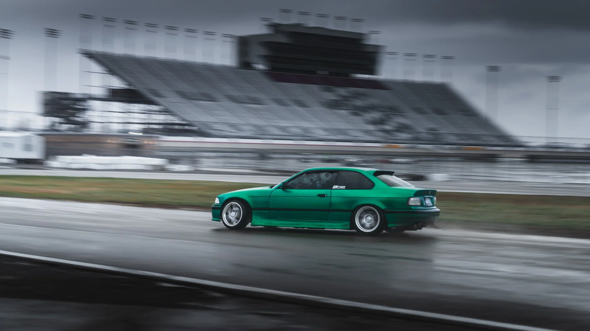 green bmw drifting at stoopicold at nashville super speedyway