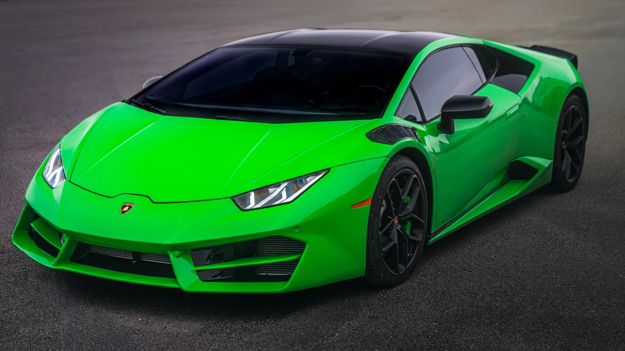 side drivers shot of green Lamborghini Huracán