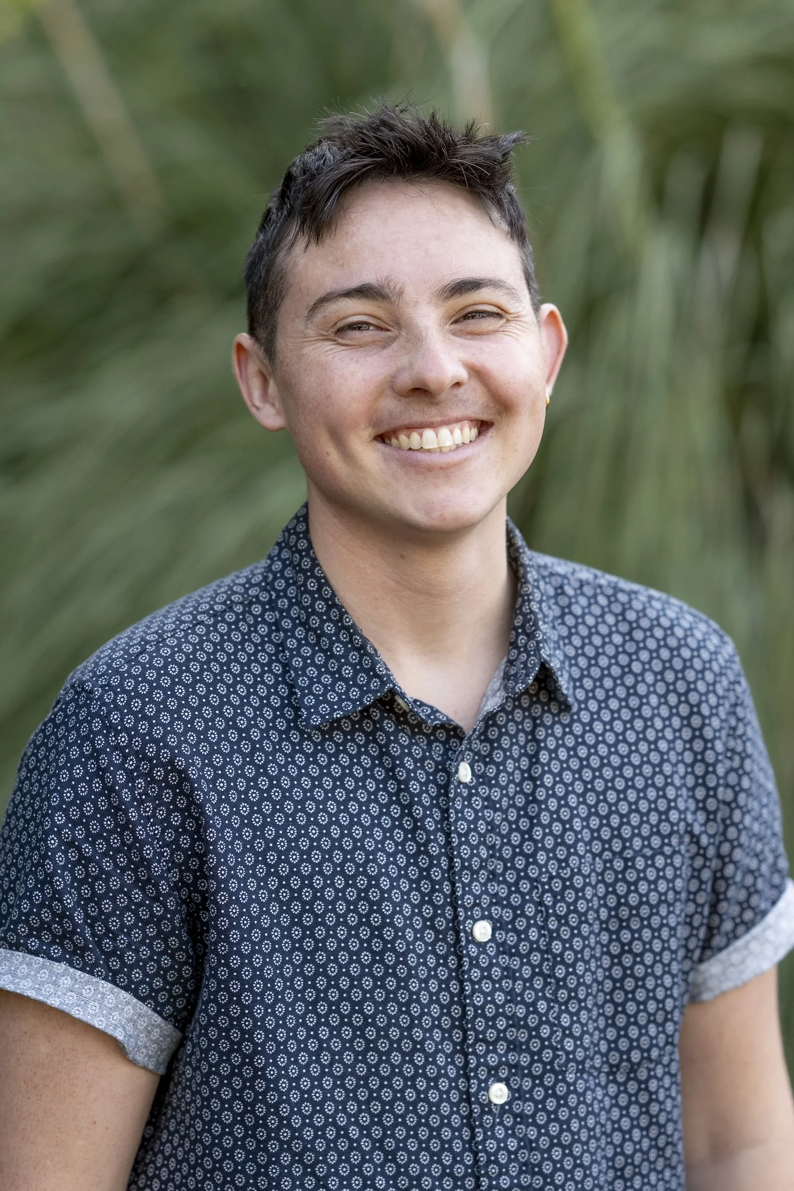 Brock Anderson, LMFT in a blue shirt providing evidence-based psychodynamic and IFS-informed therapy for teens and adults in San Francisco and Marin. Trauma-informed approach to anxiety, depression, life transitions in supportive in-person office