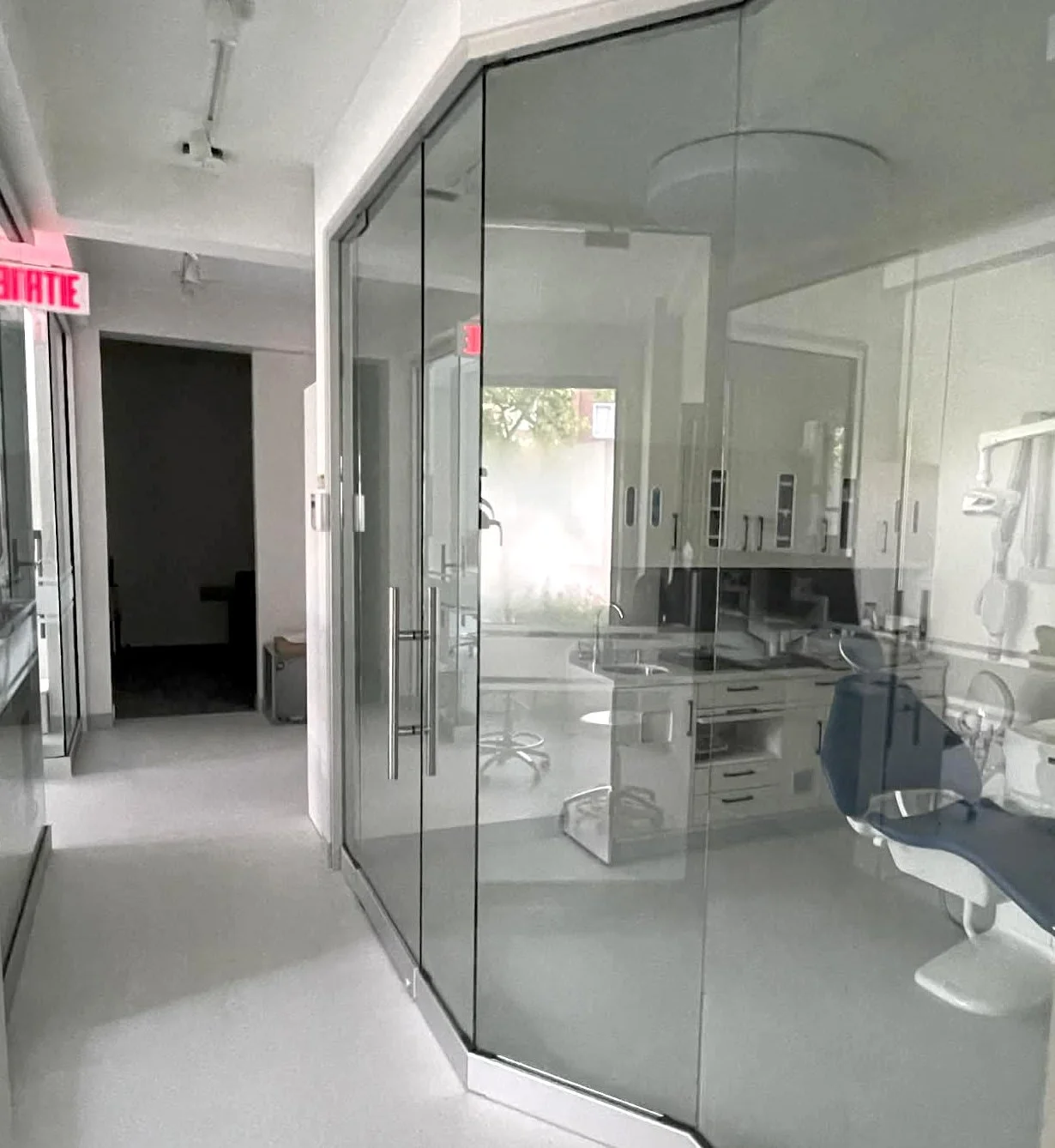 Salle de soins moderne de la clinique dentaire RCSD à Montréal