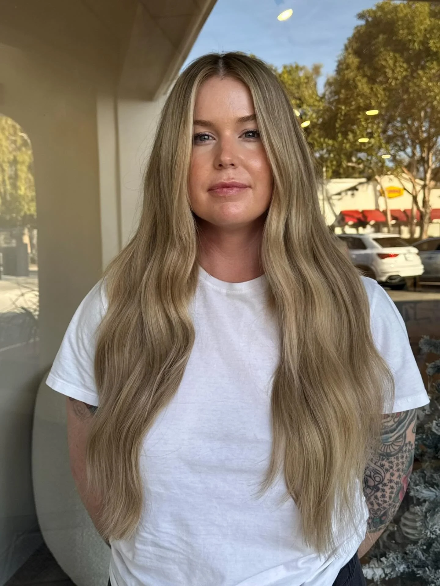 You&rsquo;d never guess there&rsquo;s a bob under there&hellip; ✨
Handtied + ktip combo for the most seamless length &amp; fullness. Install by @jadelarahair

#santabarbarahair #centralcoasthairstylist #centralcoastsalon #santabarbarahairstylist #ven