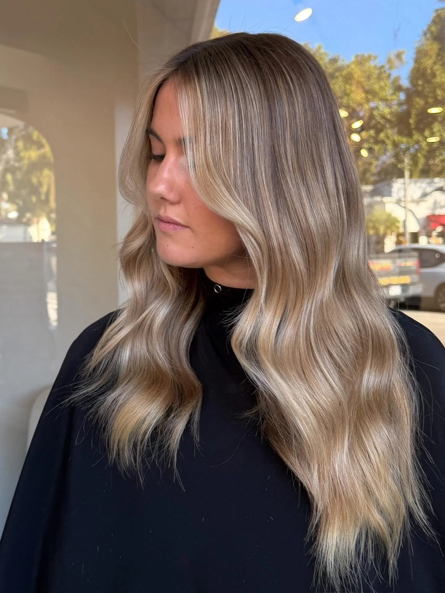 We don&rsquo;t do basic blonde here. 👑 
seamless color by @bels.and.bows 

#santabarbarahair #centralcoasthair