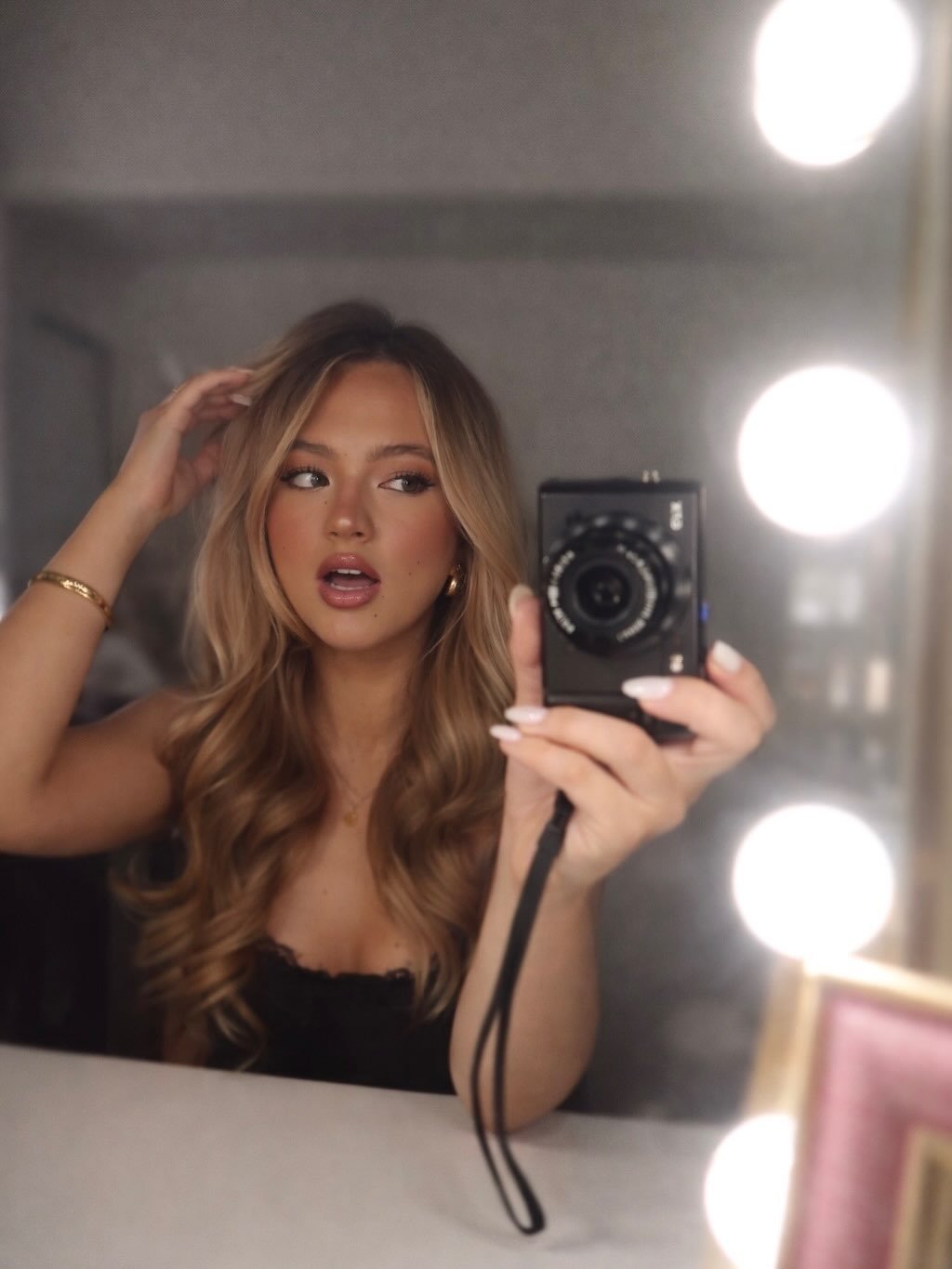 The hair ate. Obviously 🤳 color &amp; extensions by @jadelarahair 

#santabarbarahair #venturahairstylist #slohair #centralcoasthair