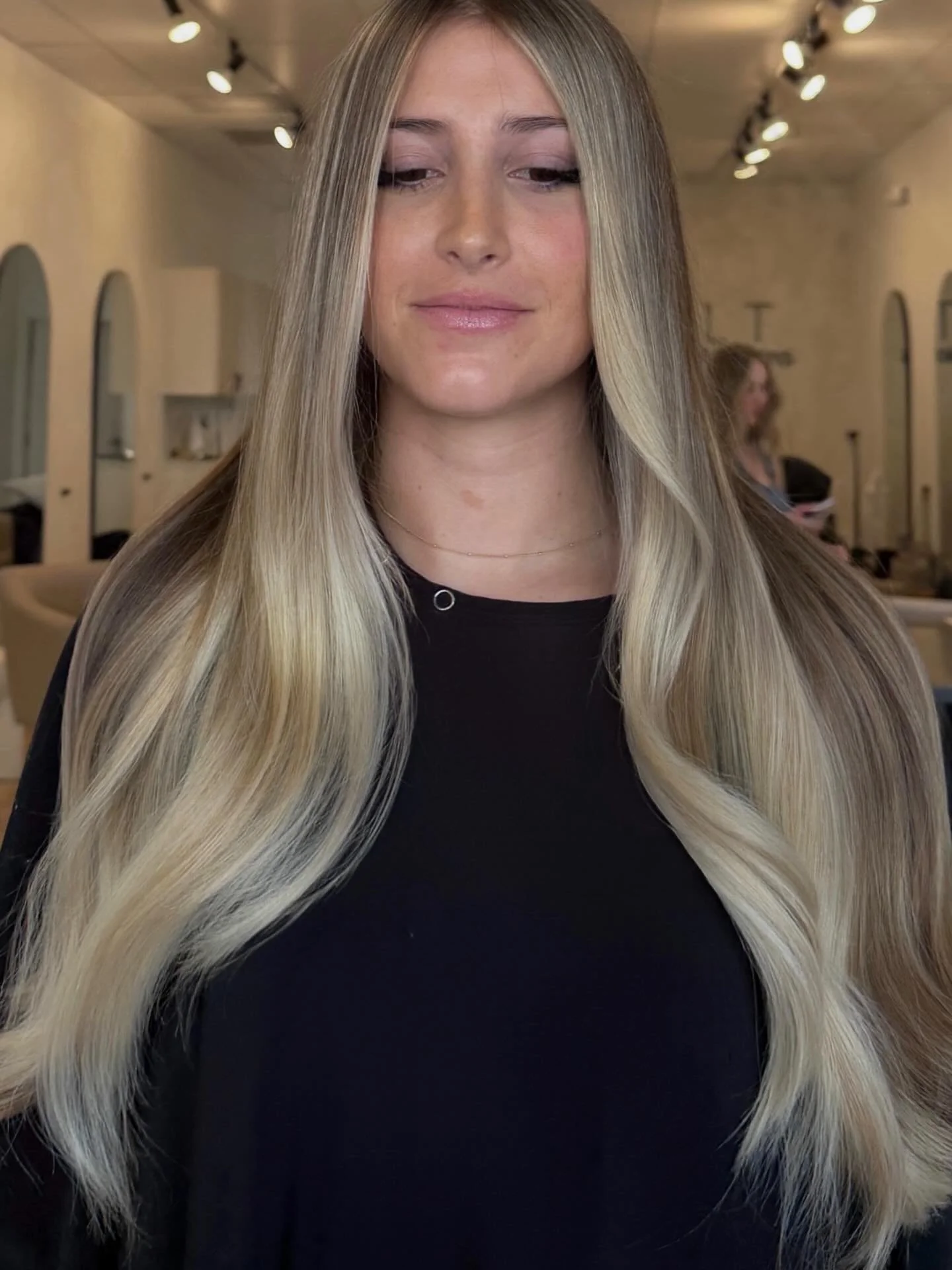 @bels.and.bows did her thing on this one✨

#santabarbarahairstylist #centralcoasthair #blonde #hairstylist