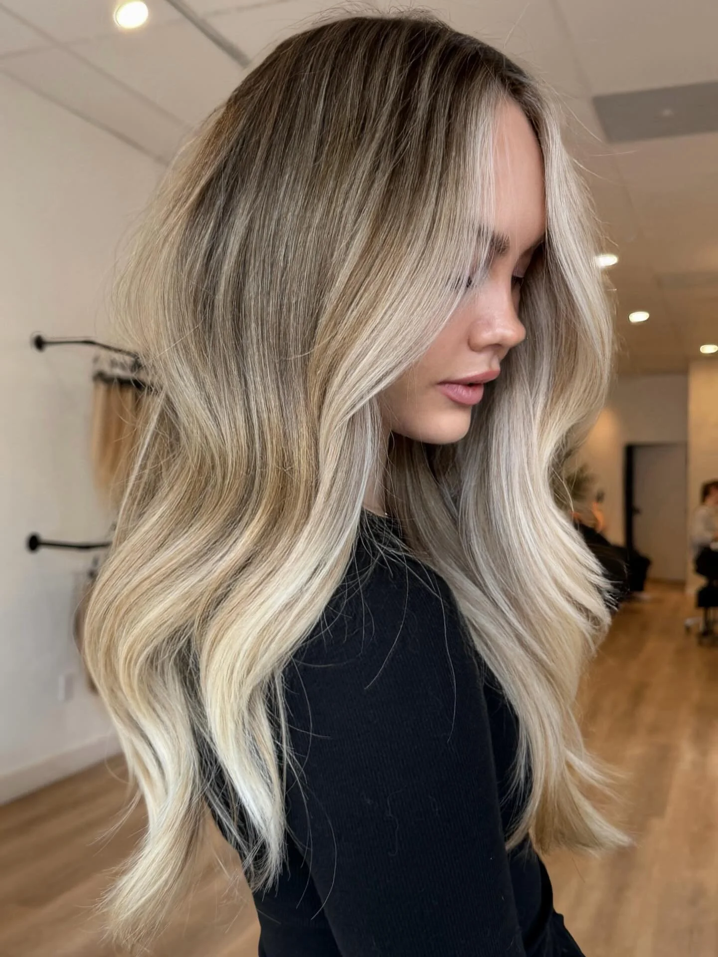 Pops in all the right places ✨

Hair by @sierrarachellehair 

#santabarbarahair #venturahair #centralcoasthair #slohair