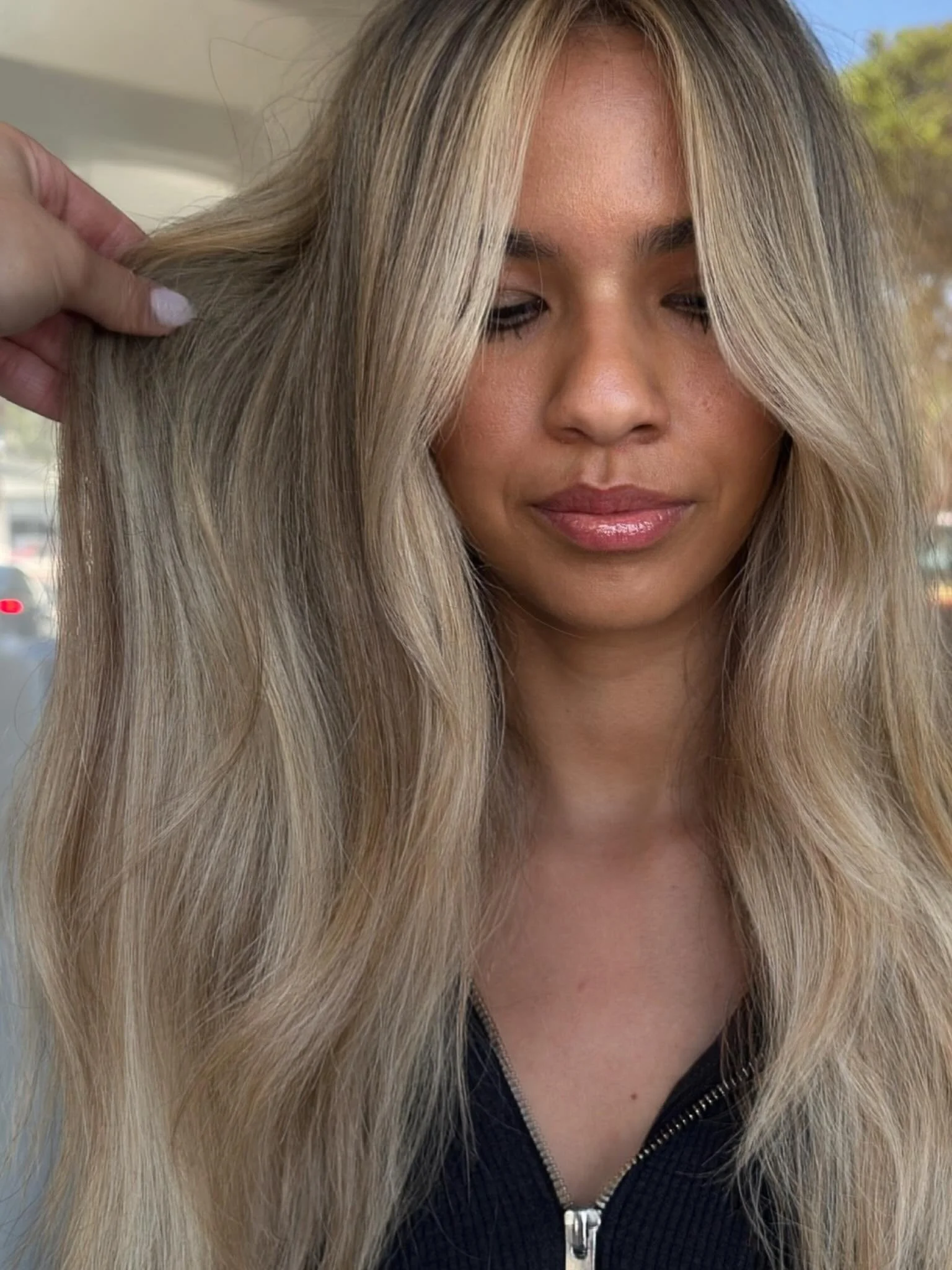 From brunette to blonde in ONE session 🤍 by @jadelarahair 

#hairstylist #santabarbara #hairsalon #saltcolorxextensions
