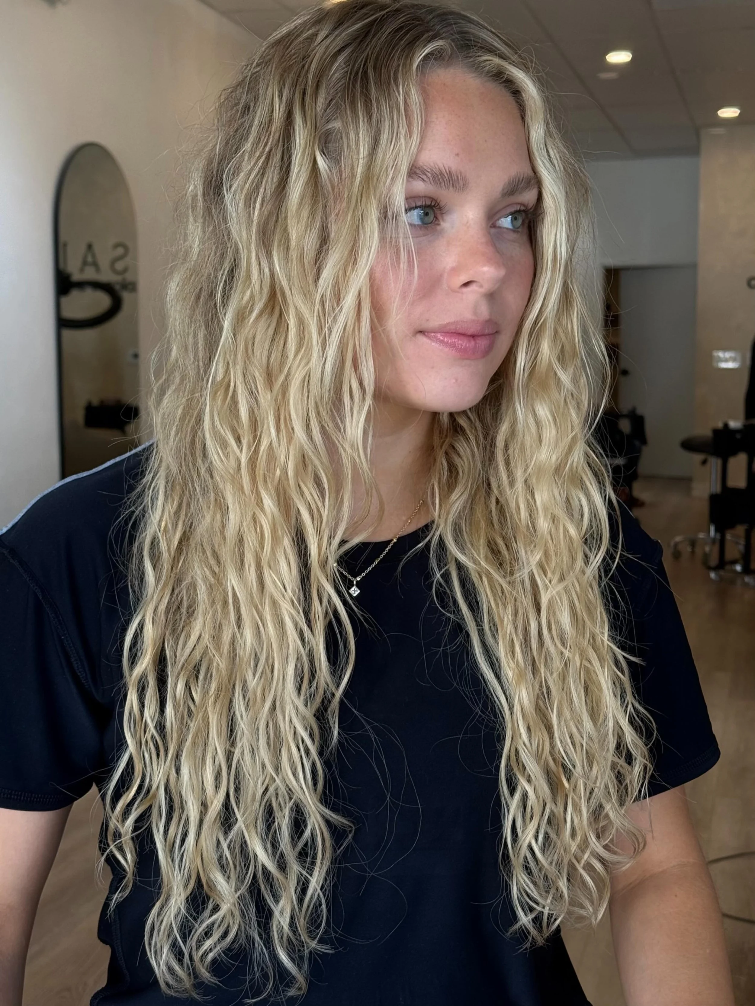 Individual extensions you can wear straight or curly ✨
Custom matched to your texture for the most natural results.
Installed by @lindseydrewbeauty 🤍