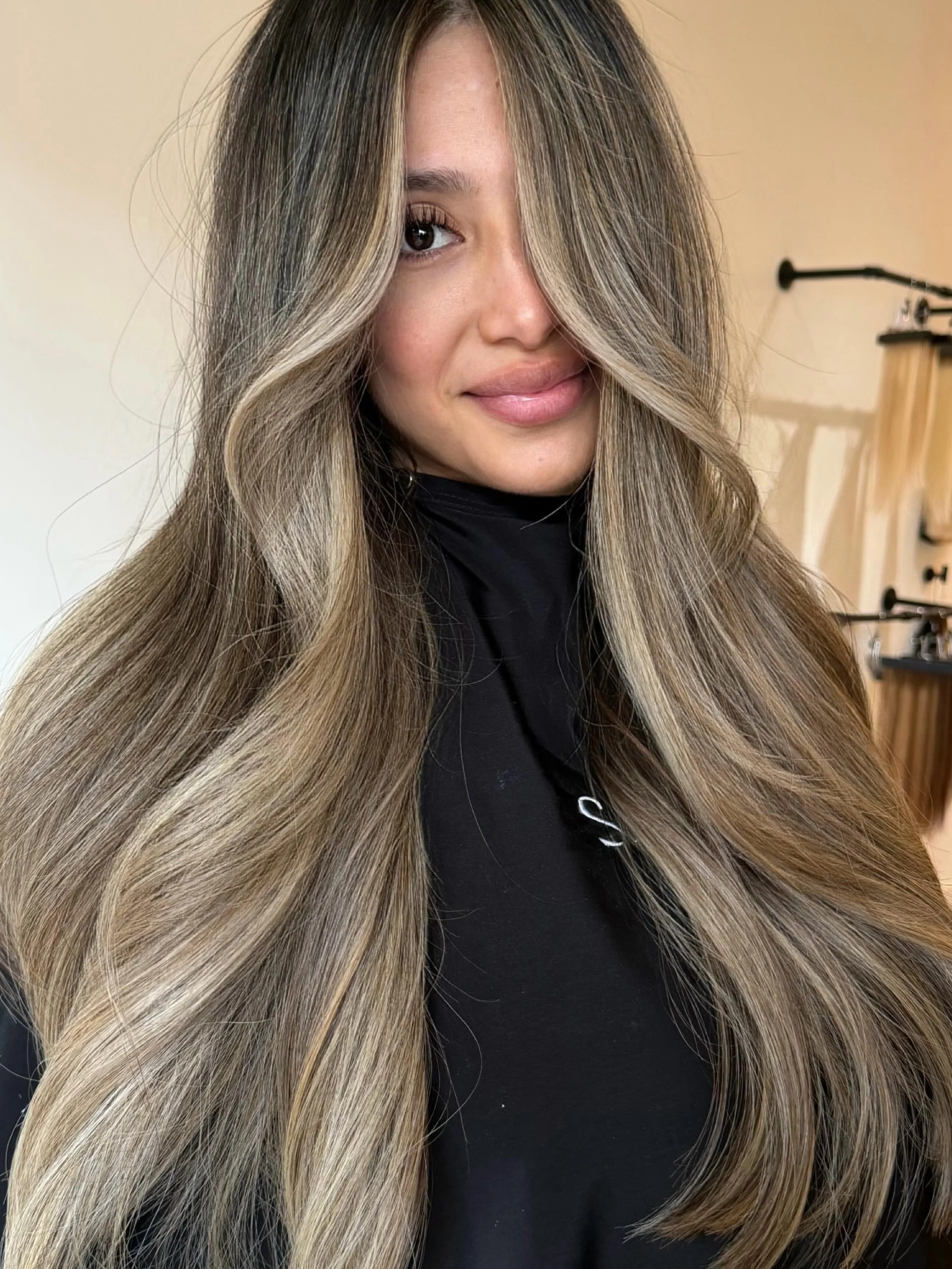 @hairbyhannahmarieee serving us soft, effortless, expensive brunettes 🤏🏼