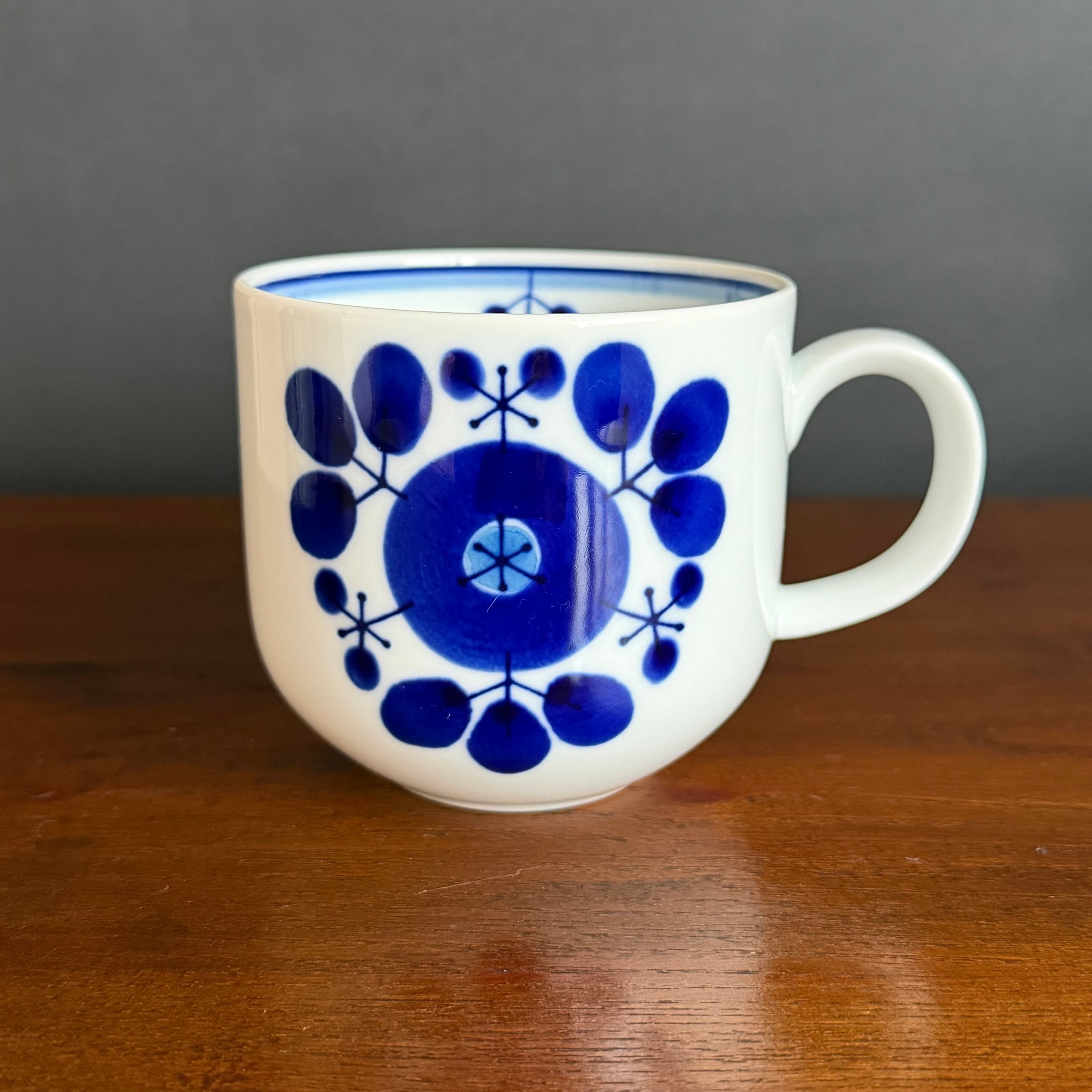 Where Japanese craftsmanship meets Scandinavian simplicity. ✨

The Bloom Cup by Hakusan Pottery is a beautiful example of thoughtful design&mdash;crafted from smooth Hasami porcelain and finished with a hand-painted floral pattern that feels both tim