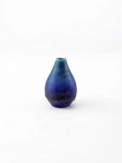axcis-ceramic-vase-crain-blue.jpg