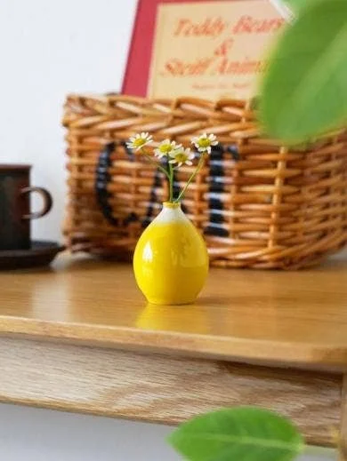 Yellow Vase (Takeo Ware)