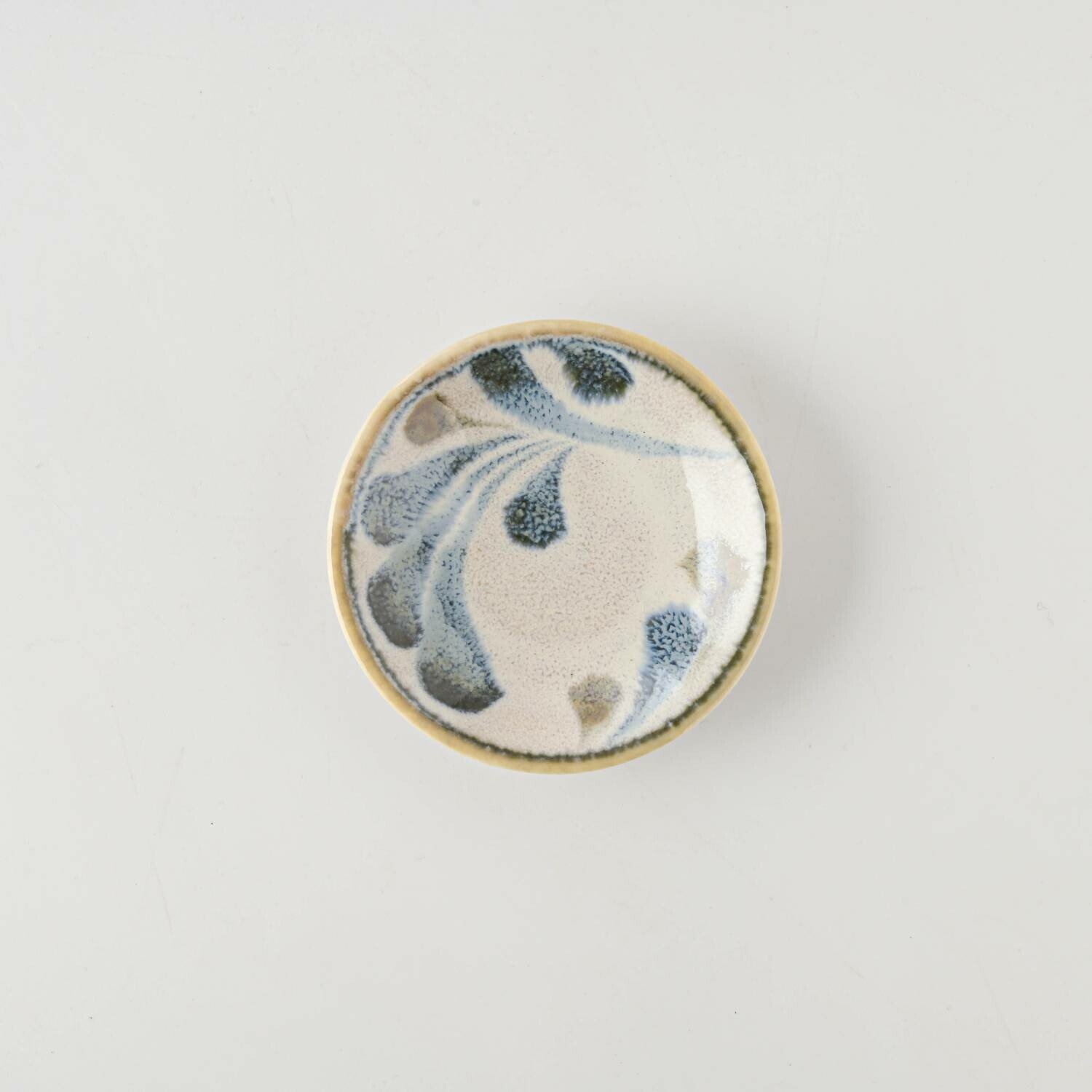 Small Arabesque Design Dish (Mino Ware)