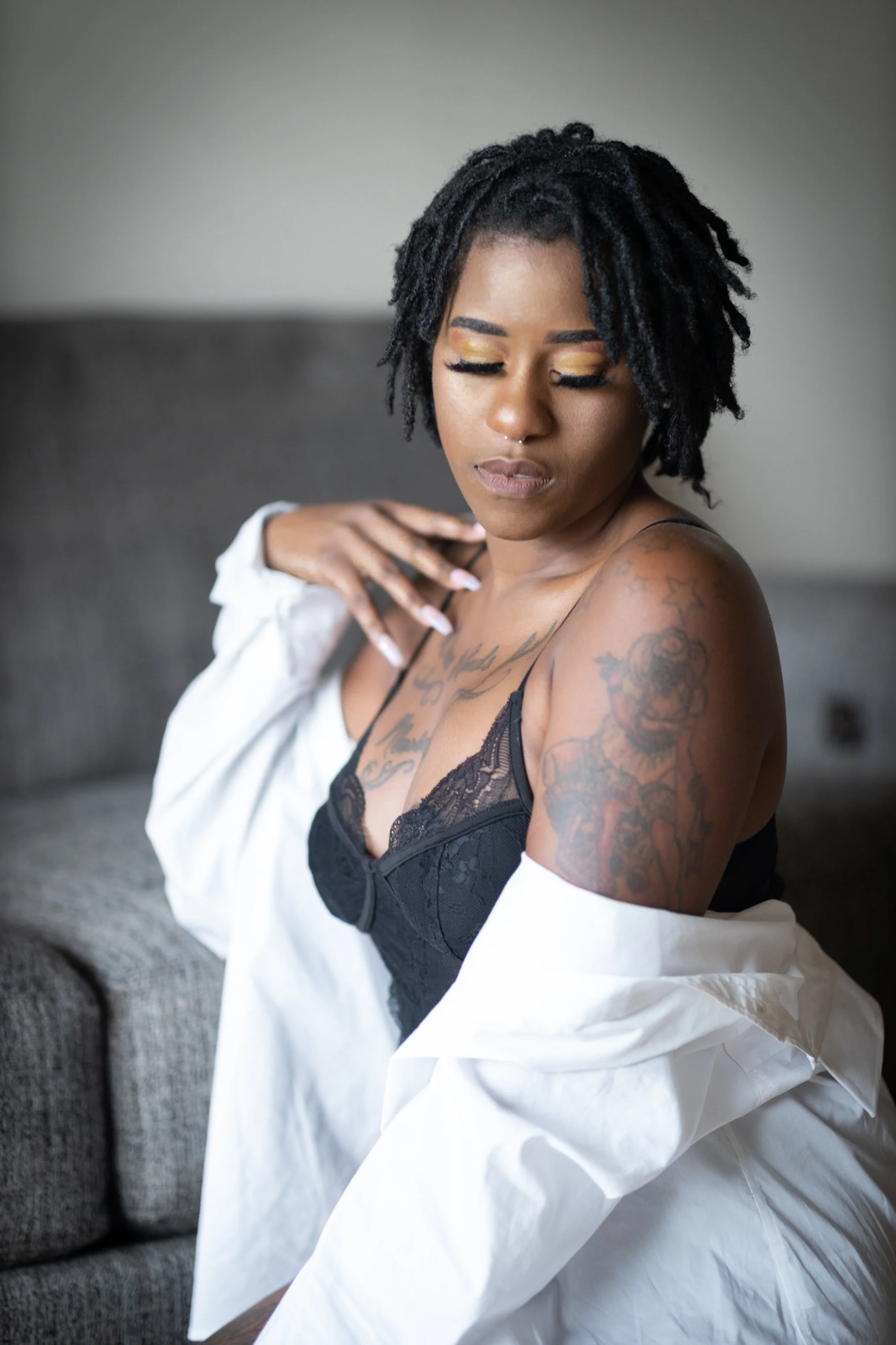 moody-dark-room-boudoir-transformation