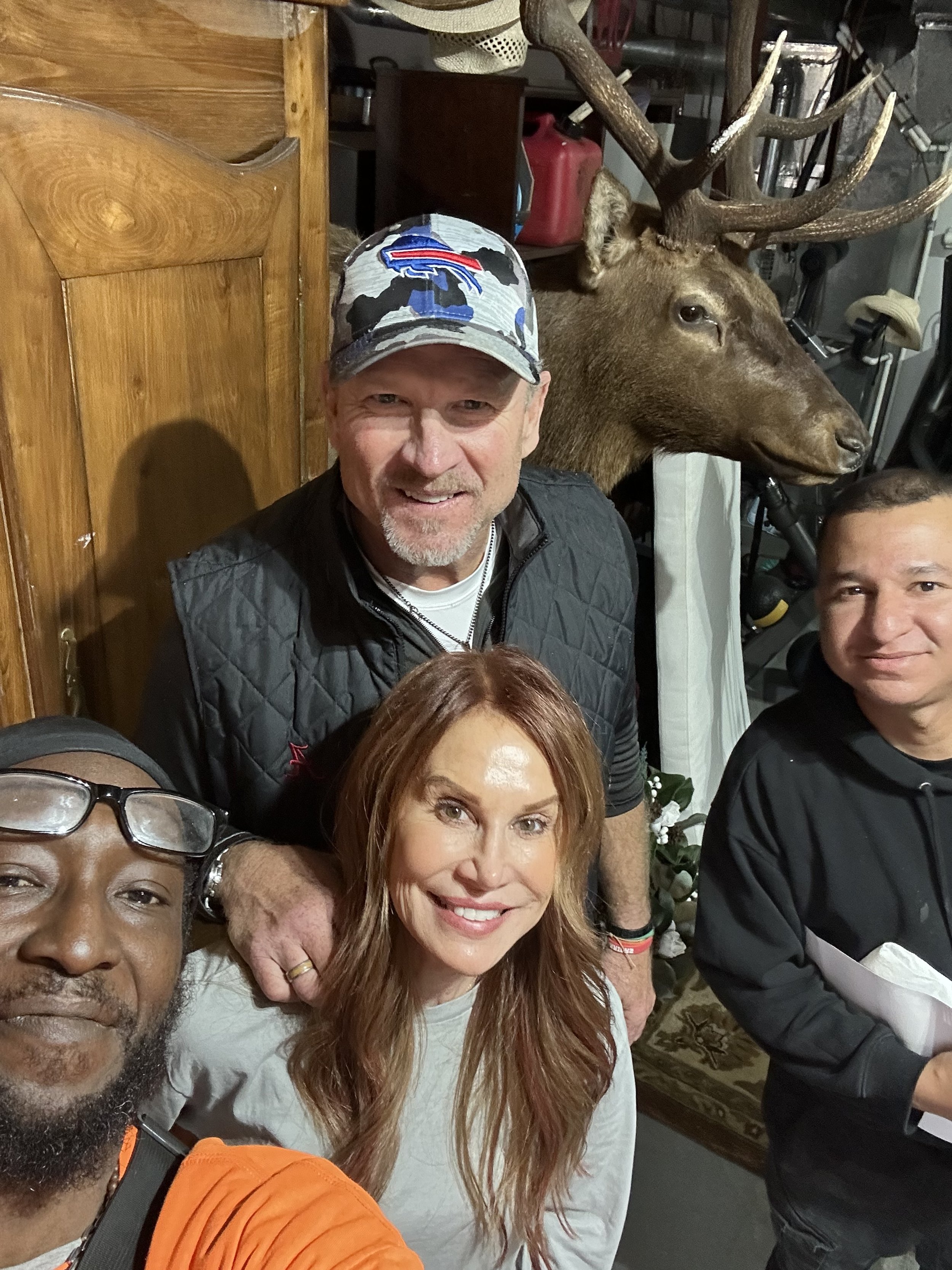 Customer confidence from documented inventory with photographic evidence and verified condition at handoffs. Relaxed expressions reflect trust that systematic processes protect valuables throughout garage and home.