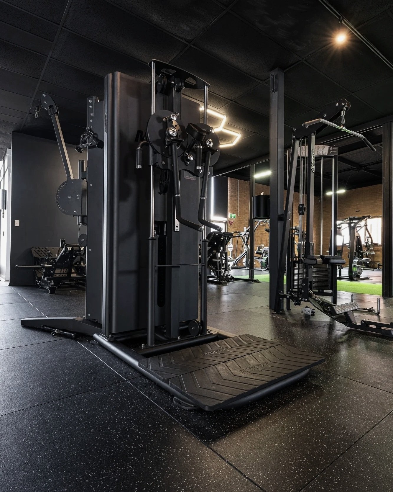 Pin loaded shoulder press machine