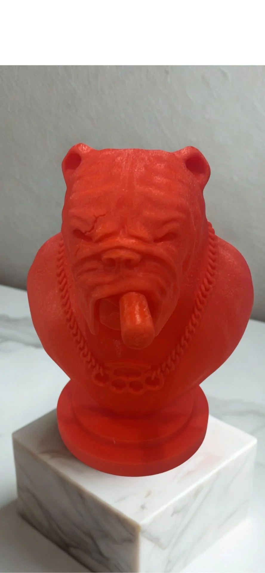 Chains, Scars and Cigars - Hes seen it all