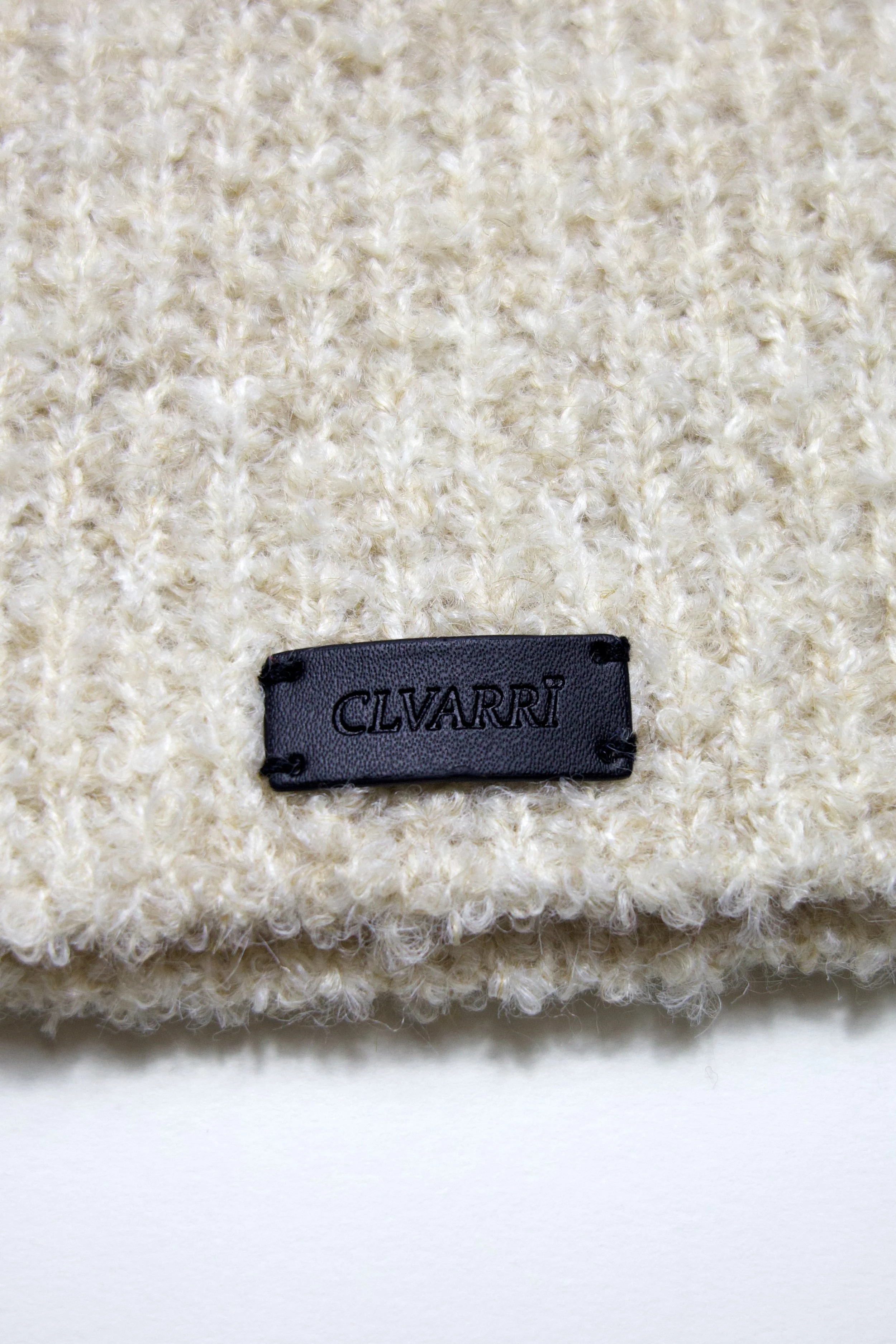 CLOSE UP LEATHER LABEL CREME.JPG