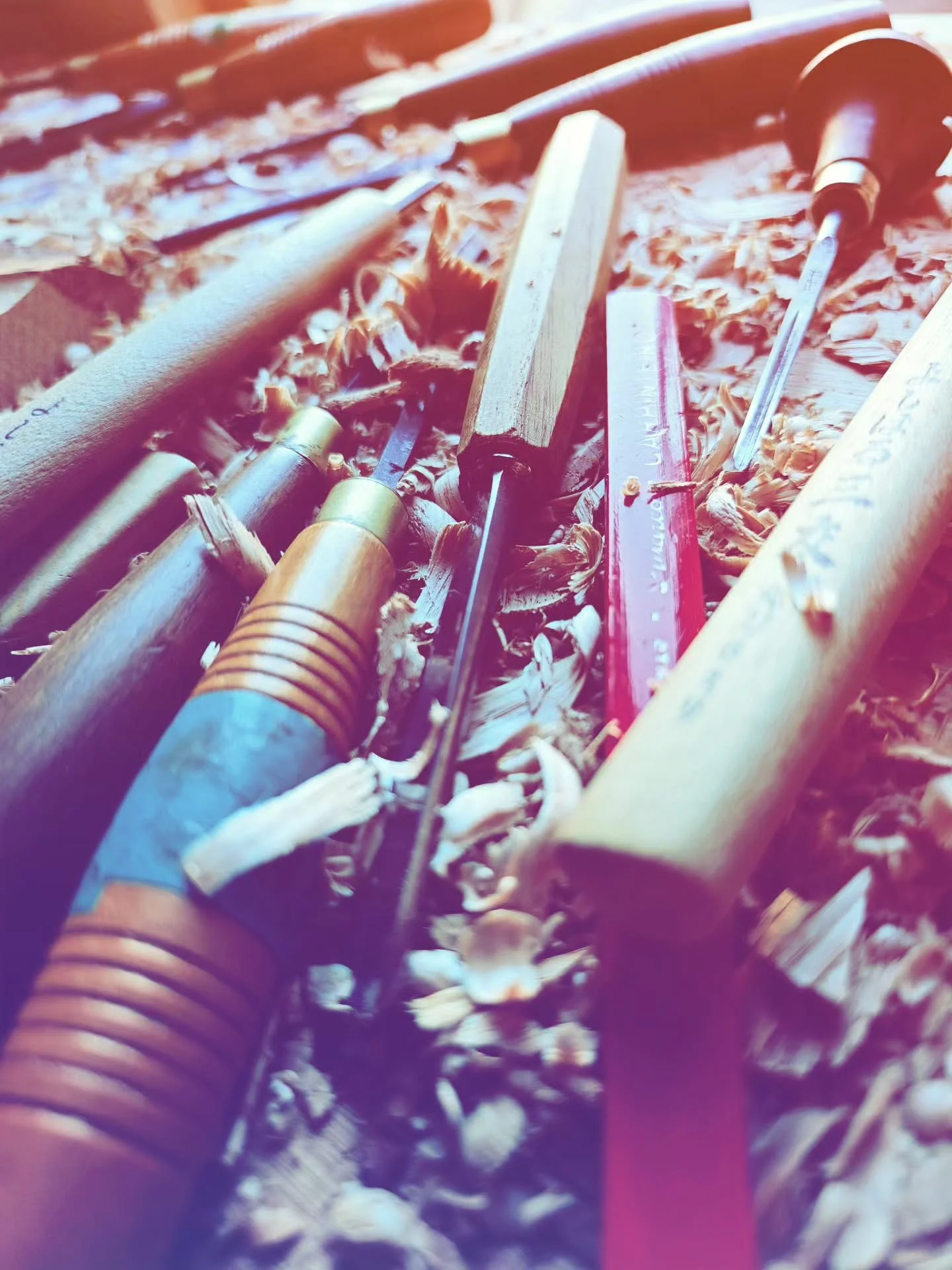 Shout out to all the artists and makers squirreled away in their studios on this beautiful sunny bank holiday... No rest for the creative 
#sarahprotheroughcarver #thelittlecarvinghut ##woodcarver #bankholidayworker #sunnystudio #carversofoinstagram 