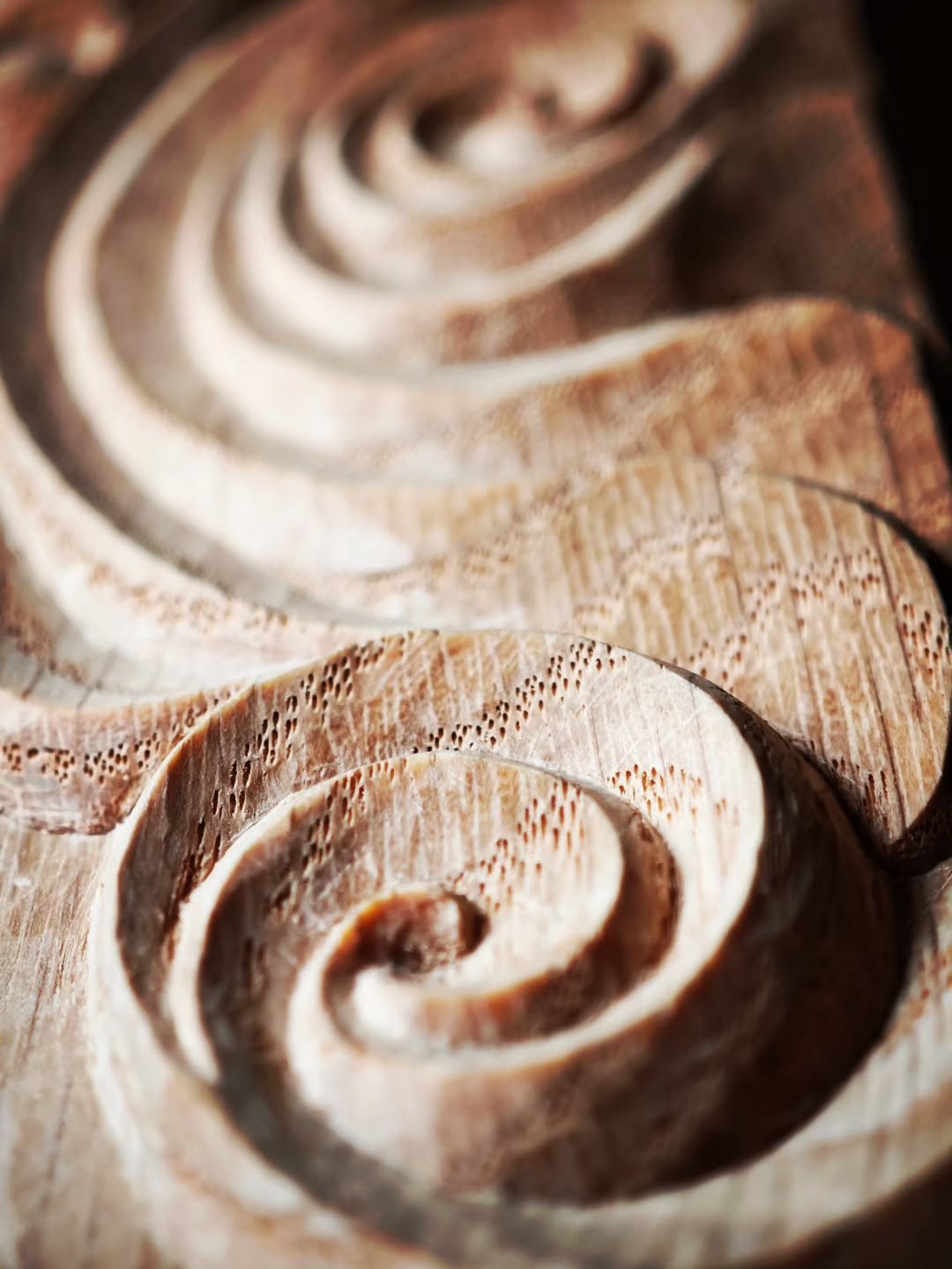 Happiness comes in waves...
#thelittlecarvinghut #sarahprotheroughcarver #carvedart #carvedwaves #woodenwaves #carversofoinstagram #carversofcornwall