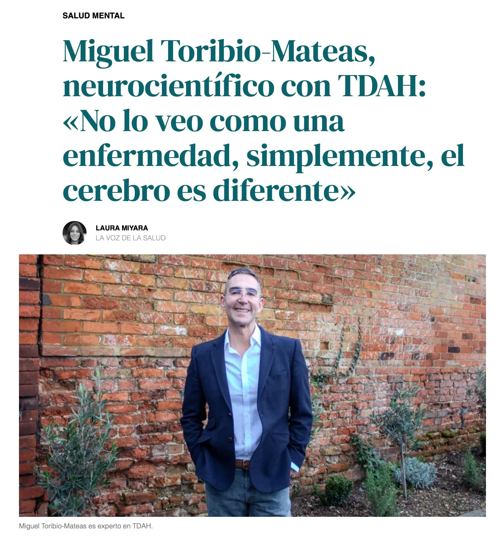 Dr Miguel Toribio-Mateas, neurocientífico especializado en TDAH, posa al aire libre frente a un muro de ladrillo durante su entrevista para La Voz de Galicia sobre neurodiversidad y salud mental.