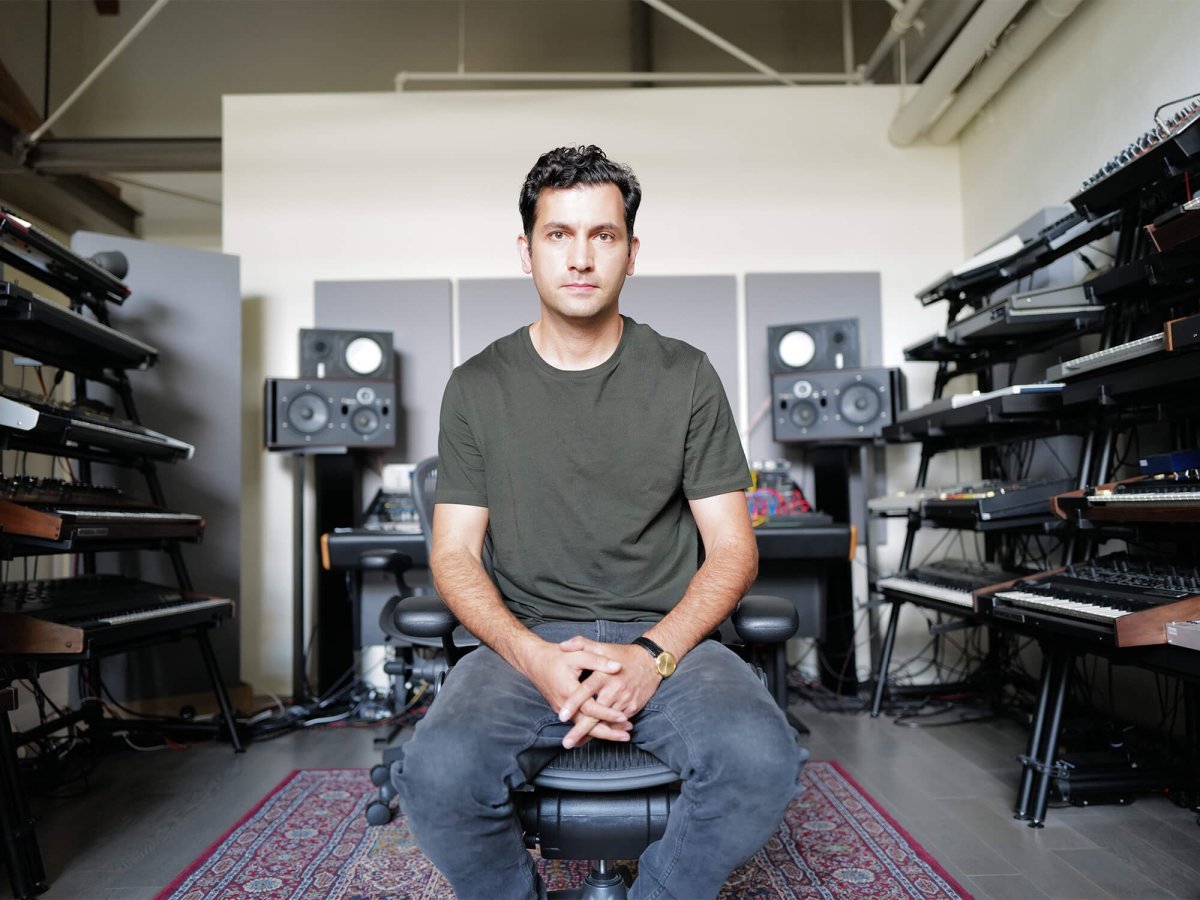 Sharooz Raoofi portrait, man in studio. Enda Harte