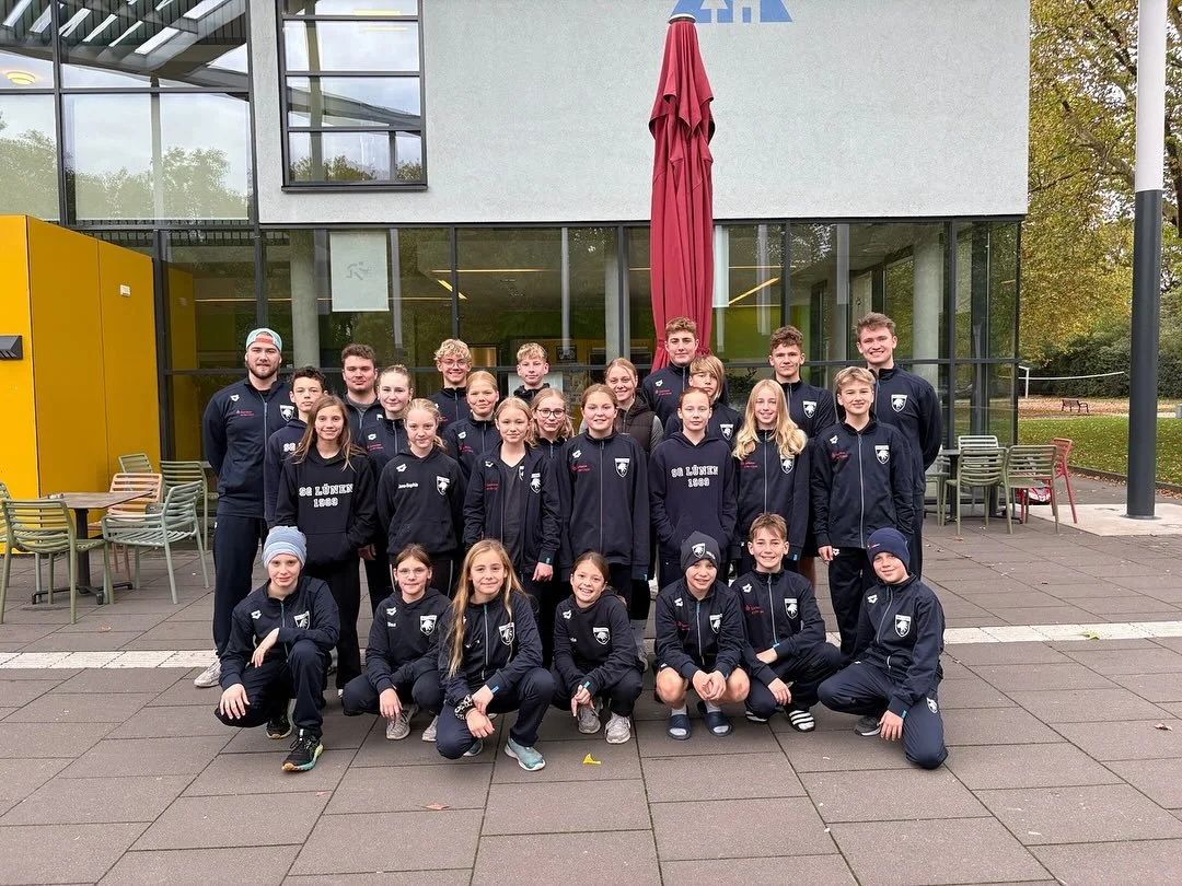 Das Trainingslager 2025

Ein weiteres Trainingslager ist vorbei und dieses Mal waren die Teilnehmerr aus den beiden SG Mannschaften in Duisburg. Der Sportpark inklusive Schwimmstadion mit t50m Becken und die Jugendherberge direkt am Stadion boten den
