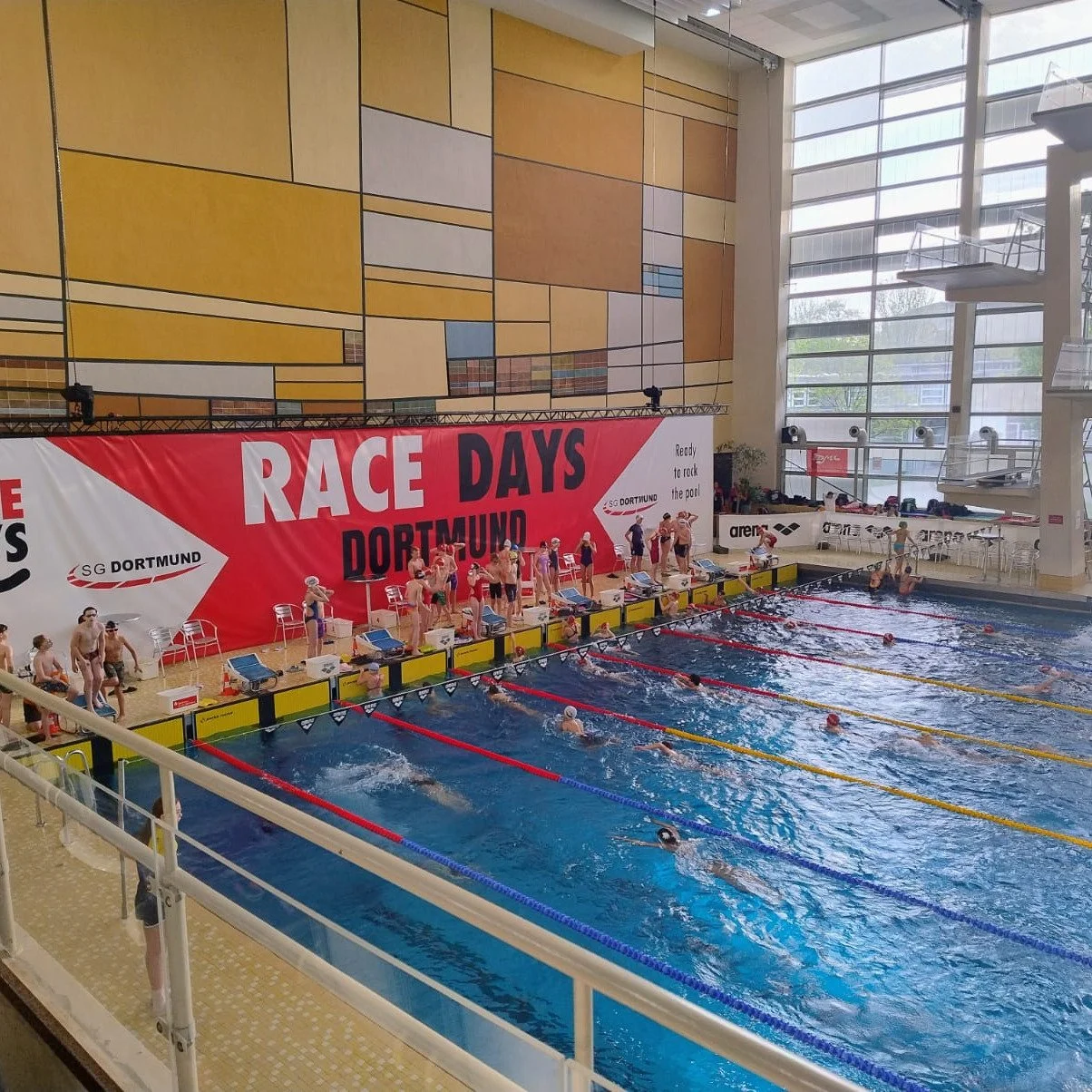 💥 Erfolgreiches Wochenende f&uuml;r die SG L&uuml;nen! 🏊&zwj;♂️🔥

Bei den Race Days (ISDO) im Dortmunder S&uuml;dbad zeigte unser Team einmal mehr starke Leistungen &ndash; trotz hochkar&auml;tiger Konkurrenz! 💪

✨ Besonders unsere j&uuml;ngeren 