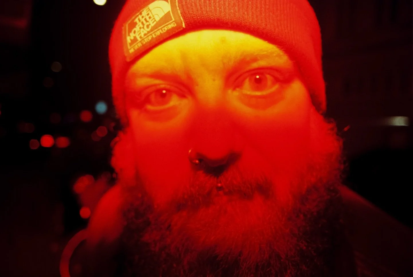 Red eye

📷: Olympus OM4 TI (+ Flash + Red Gel)
🎞️: Kodak Gold200