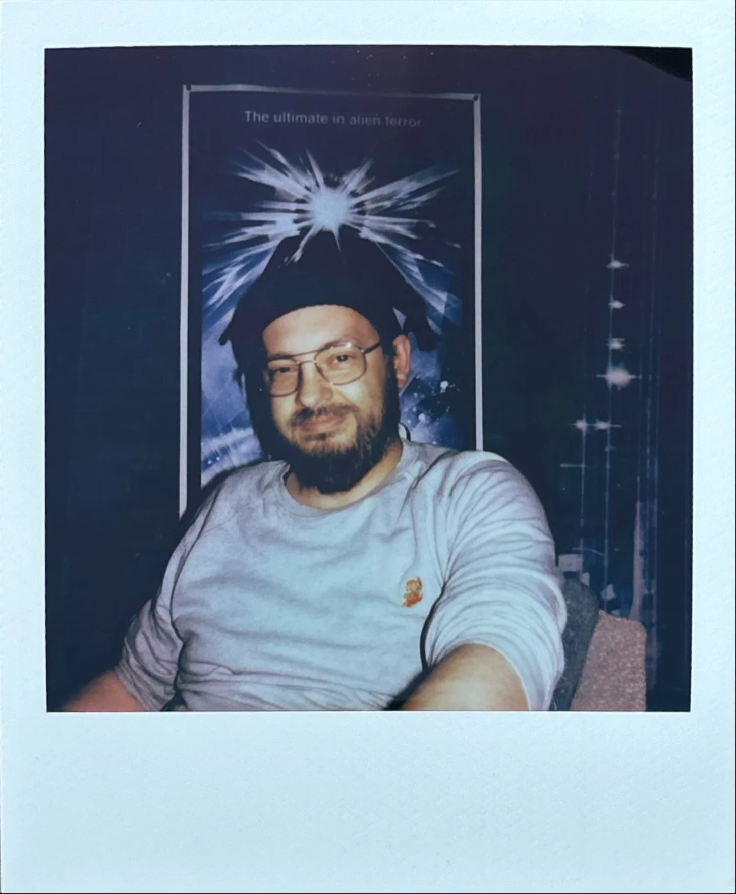 Meine erste Polaroid war eine OneStep 2 - leider hat sich nach einiger Zeit der Nichtnutzung der Akku verabschiedet. Jetzt kam aber @just_kuba_is_fine daher und hat einfach einen neuen Akku eingesetzt ❤️

Mehr dazu in der aktuellen Ausgabe unseres Fo