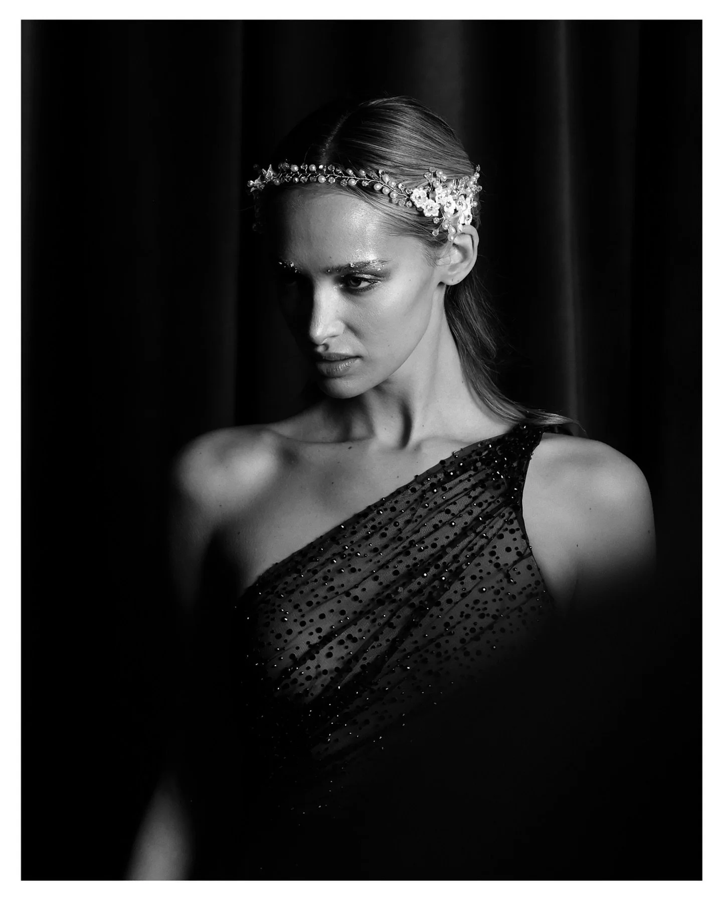 @aadnevikofficial | LFW | SS25 The Secret Garden.
#lfw