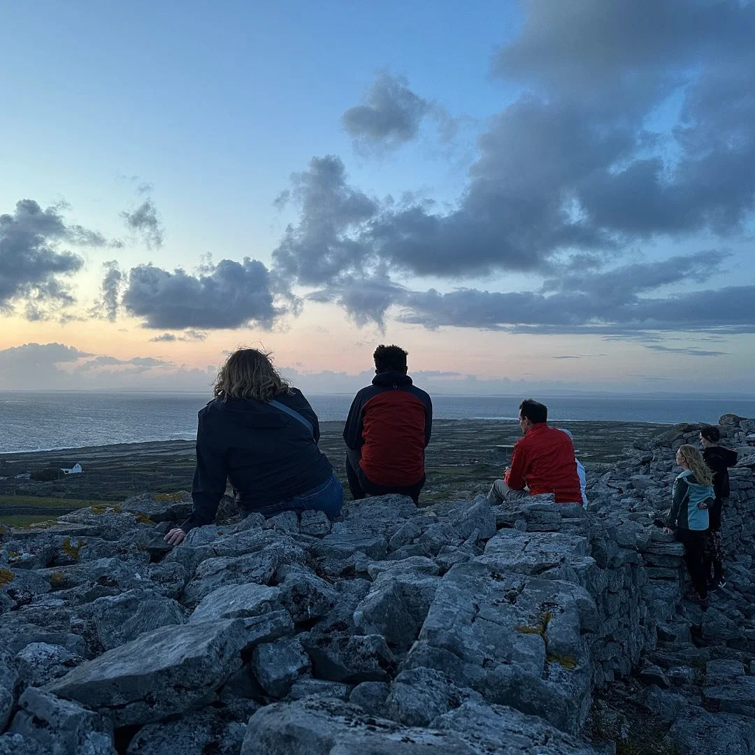 Turas Gaeltachta an Chlub go hInis Me&aacute;in. Go raibh maith agaibh pobal an oile&aacute;in a chur f&aacute;ilte romhainn don deireadh seachtaine saoire bainc. 🏝️🌊🛶