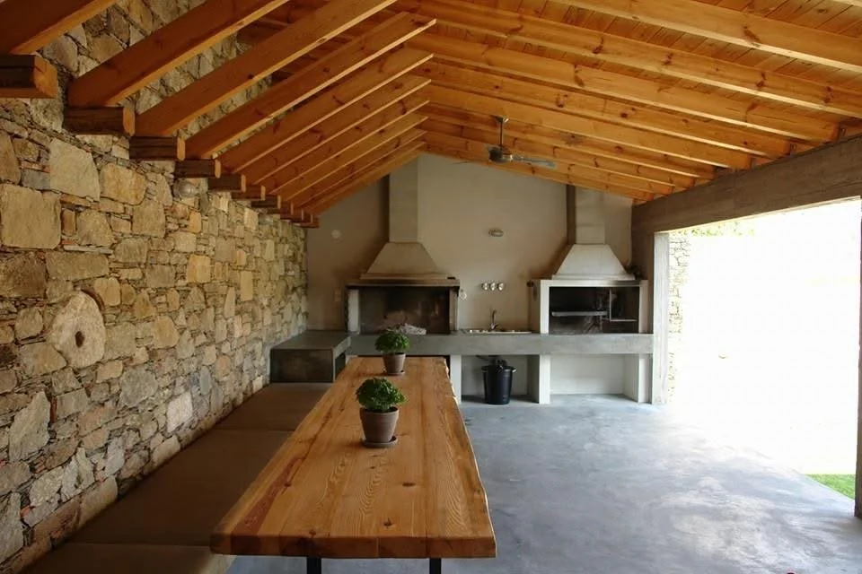 Oranssi carpenter using bench saw