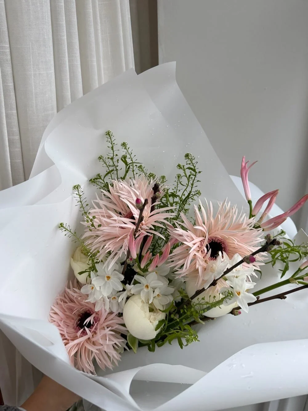 Valentine&rsquo;s Day or not - you deserve flowers this weekend 🏹

Available for collection or delivery tomorrow and Saturday - different sizes available. 

#floristmanchester #valentines #valentinesflowers #floristcheshire #florist