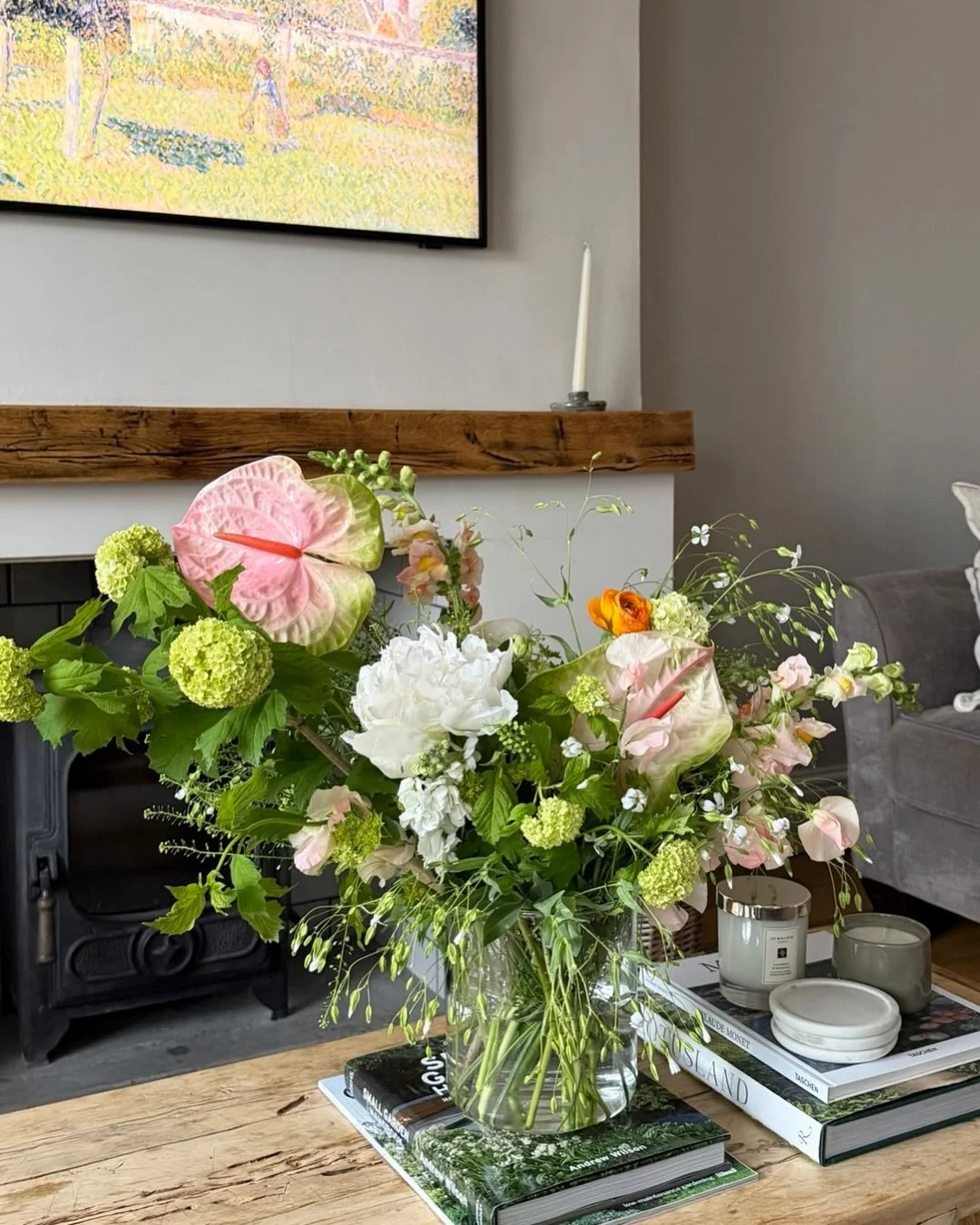 Coffee table flowers of dreams ☕️ 

#florist #floralarrangement #anthuriums #peony #coffeetabledecor