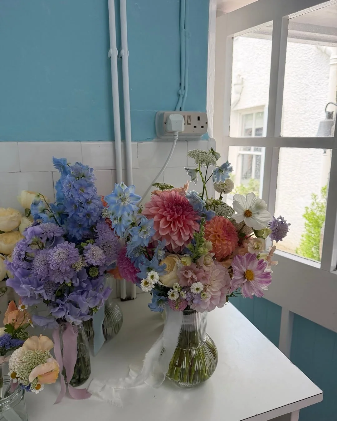 I might never stop posting about this wedding. The colour palette was a dream 💭 

#weddingflowers #pastelflowers #budvases #weddingfloris #ukflorist