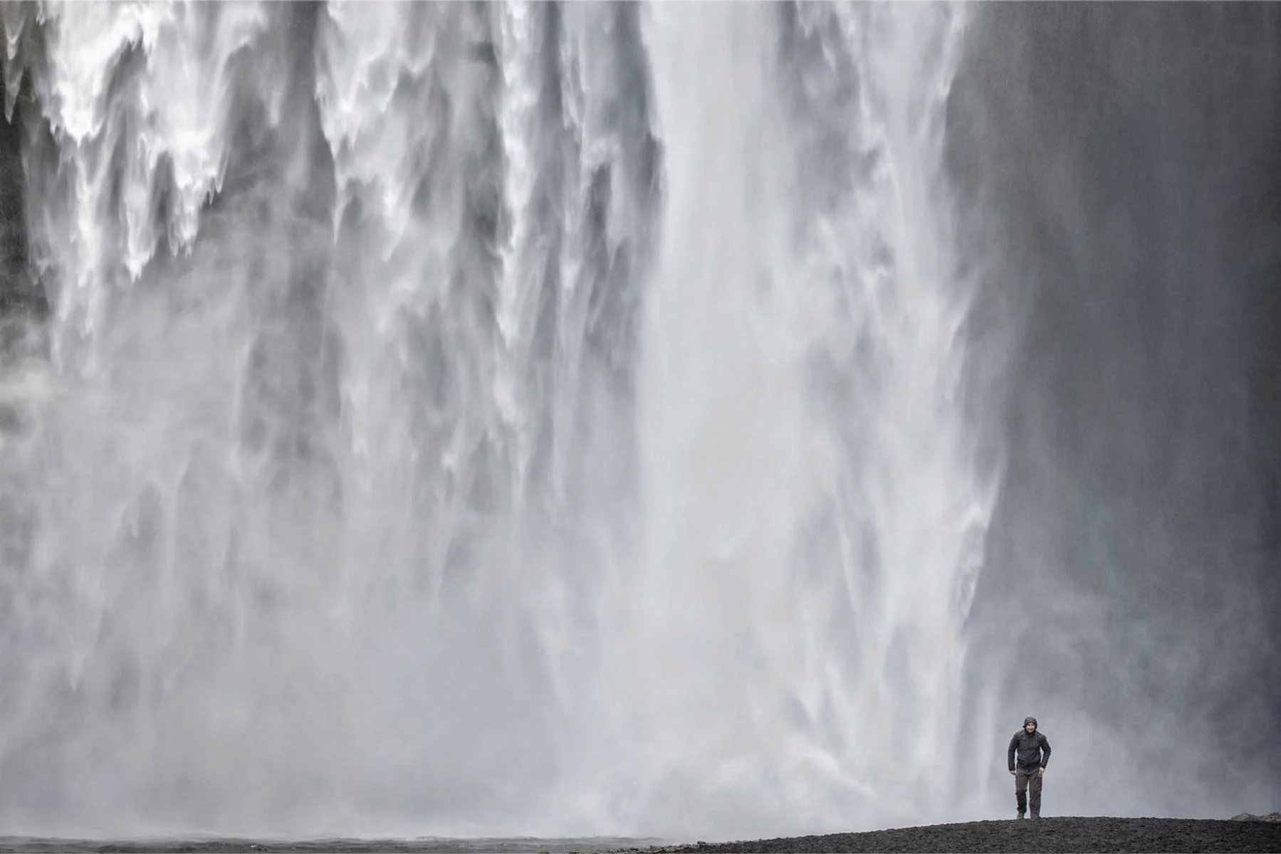 Cascata Skogafoss in Islanda durante viaggio fotografico