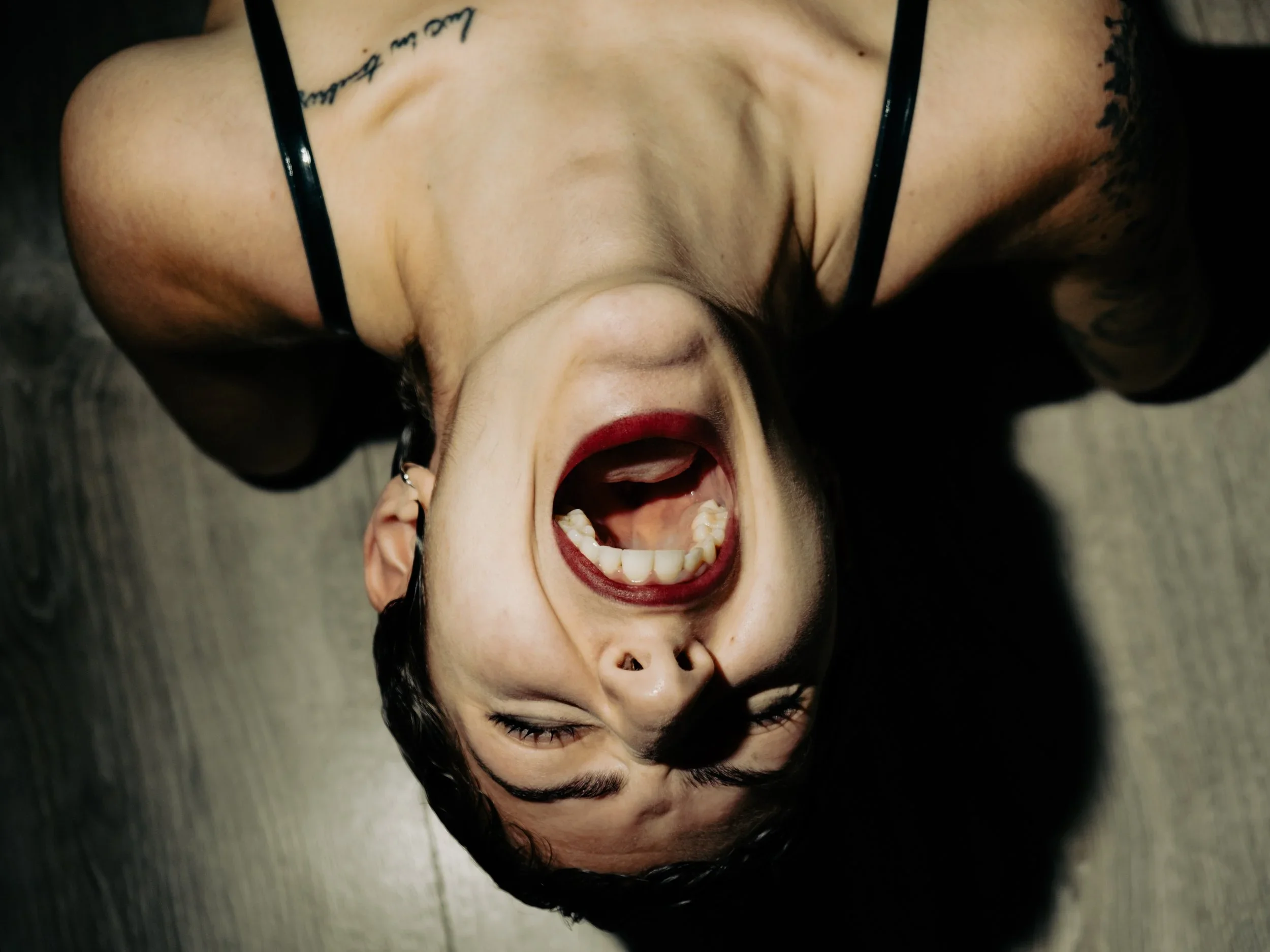 Scène en Marge - Portrait